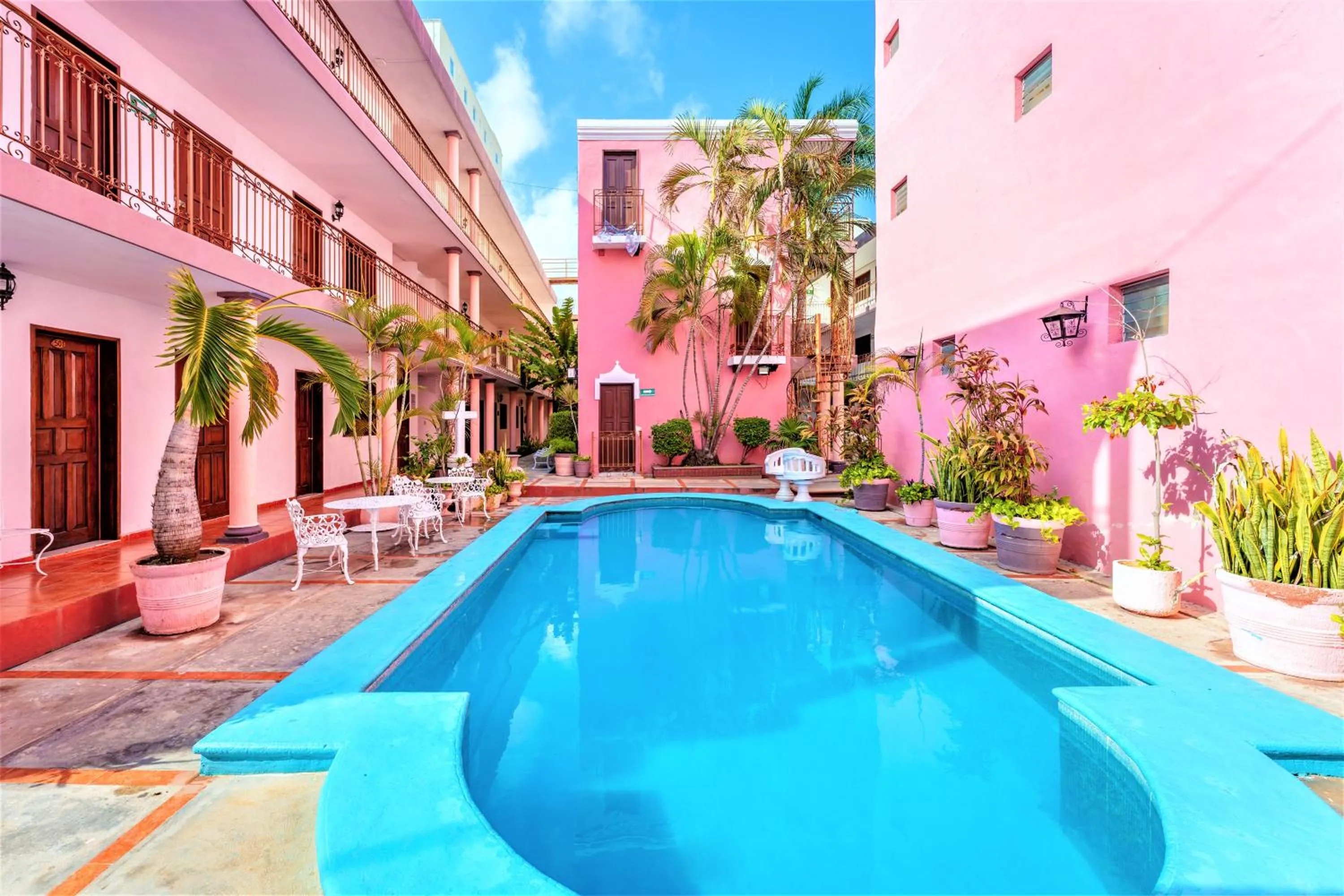 Swimming pool in Hotel Santa Lucía
