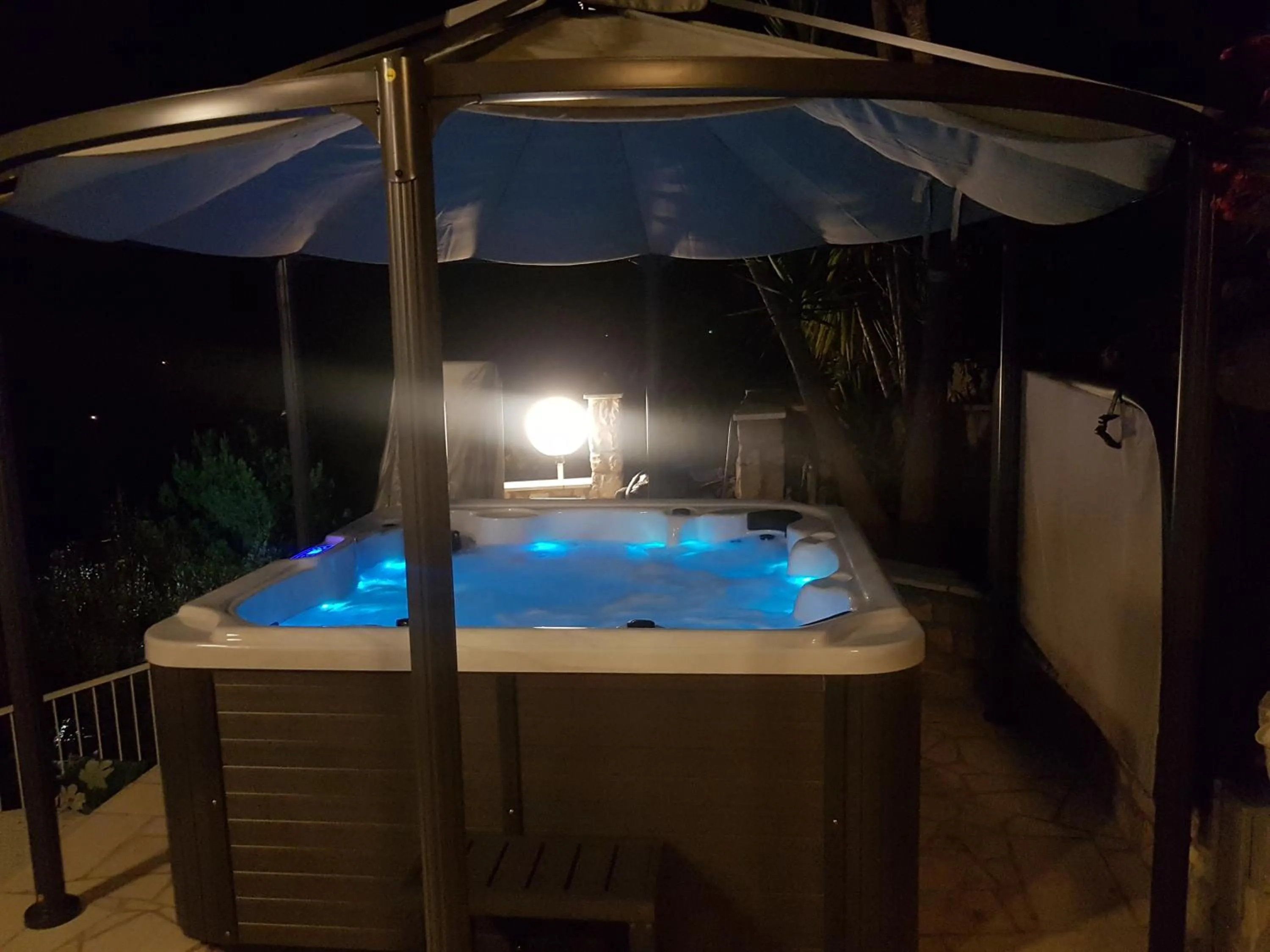 Hot Tub in Apartments Villa Sonia & Teo Hvar