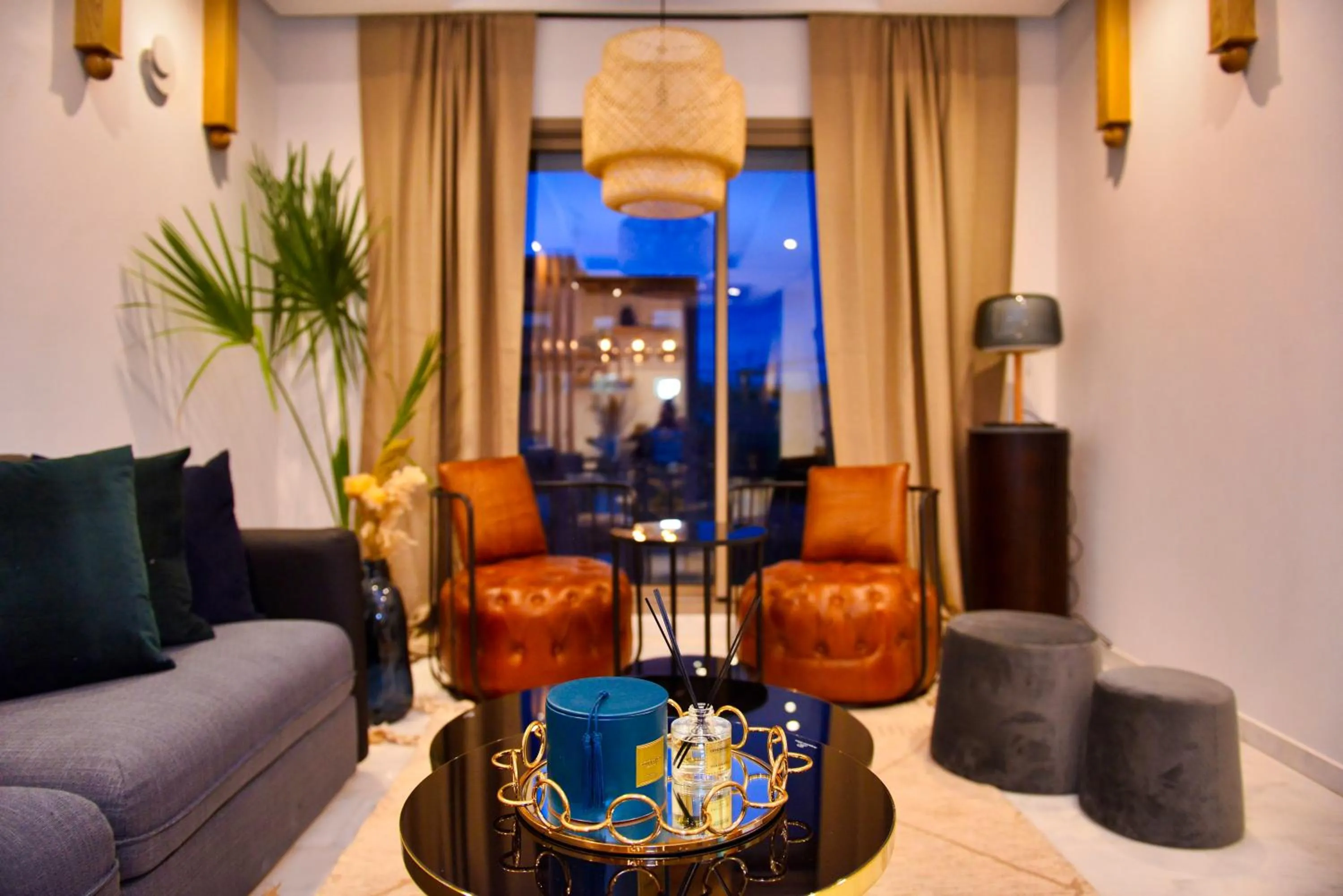 Appartement de prestige climatisé à l'hivernage 400m de la Gare
