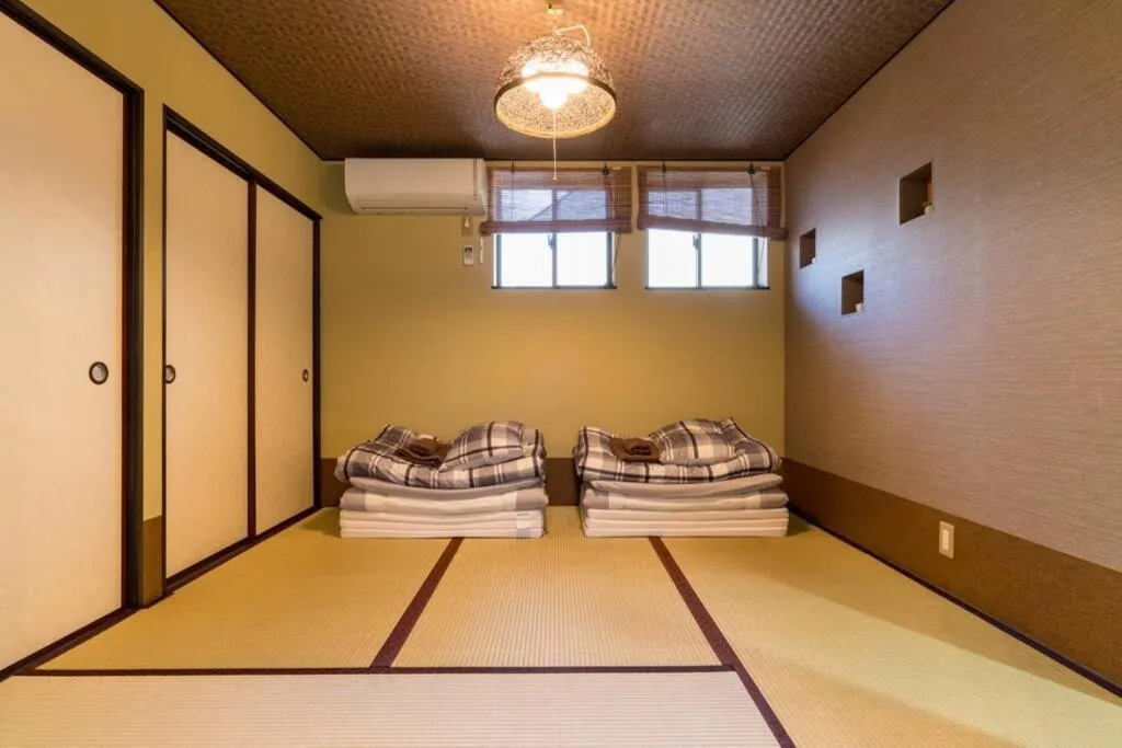 Bedroom, Bed in 三十三間堂近くのカノンハウス Kanon House