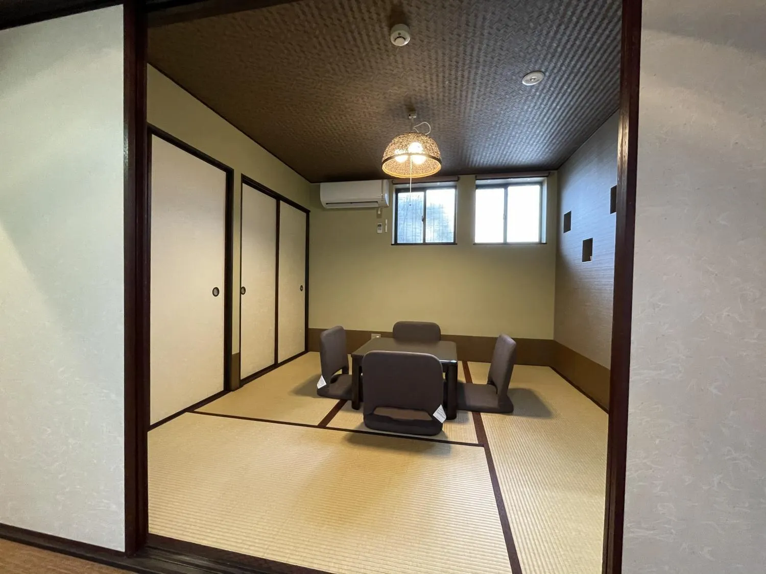 Seating area in 三十三間堂近くのカノンハウス Kanon House