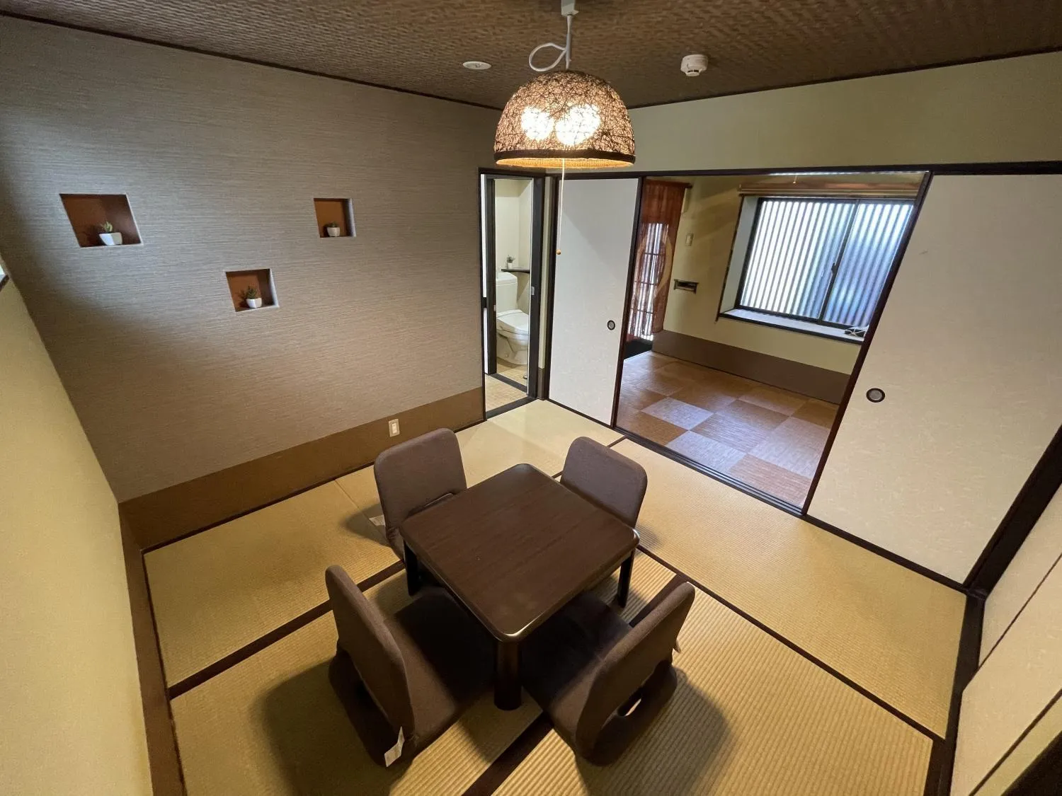Seating area in 三十三間堂近くのカノンハウス Kanon House