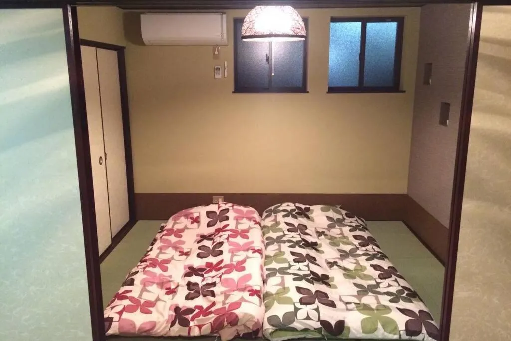 Bedroom, Bed in 三十三間堂近くのカノンハウス Kanon House