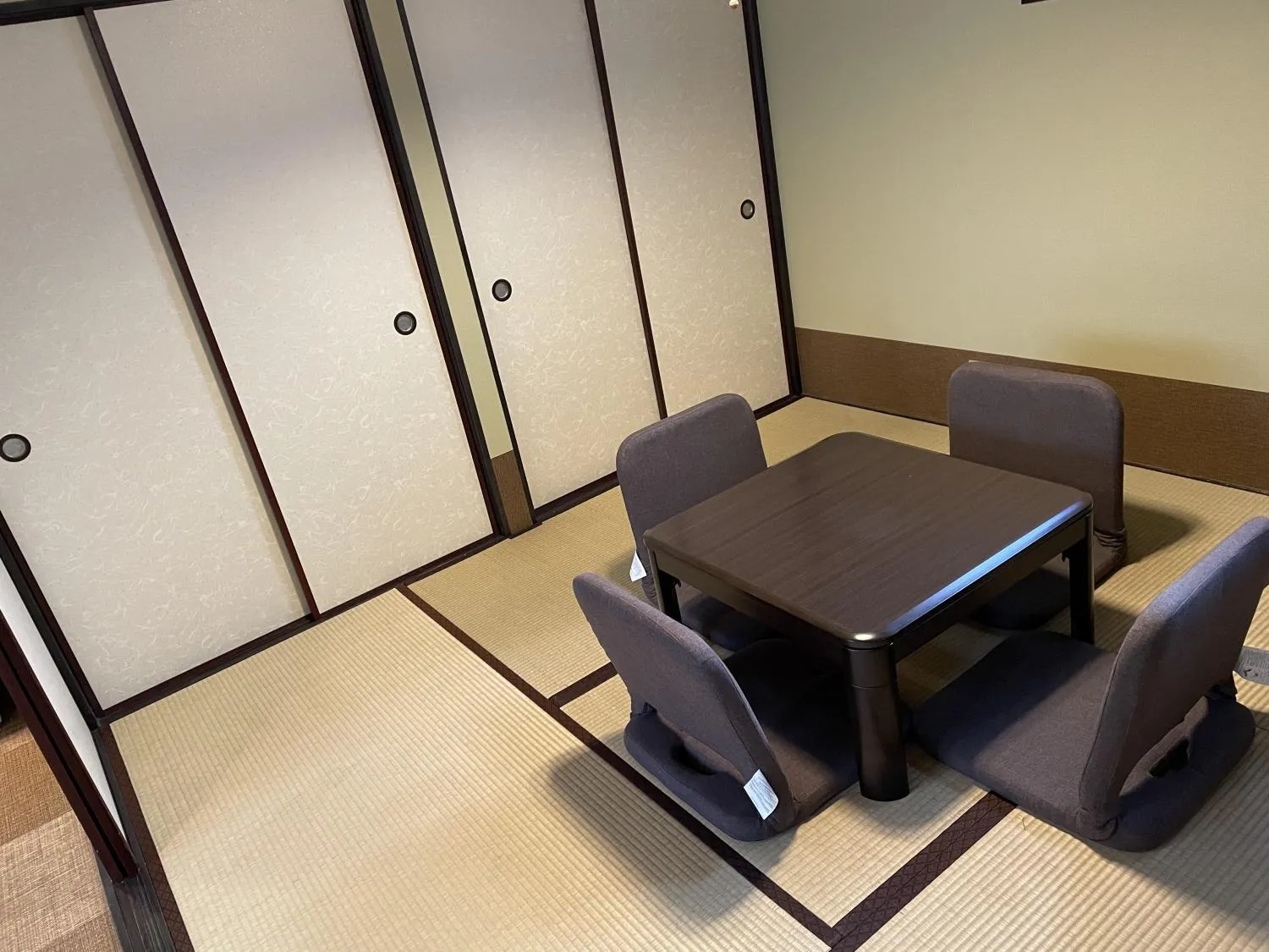 Seating area in 三十三間堂近くのカノンハウス Kanon House