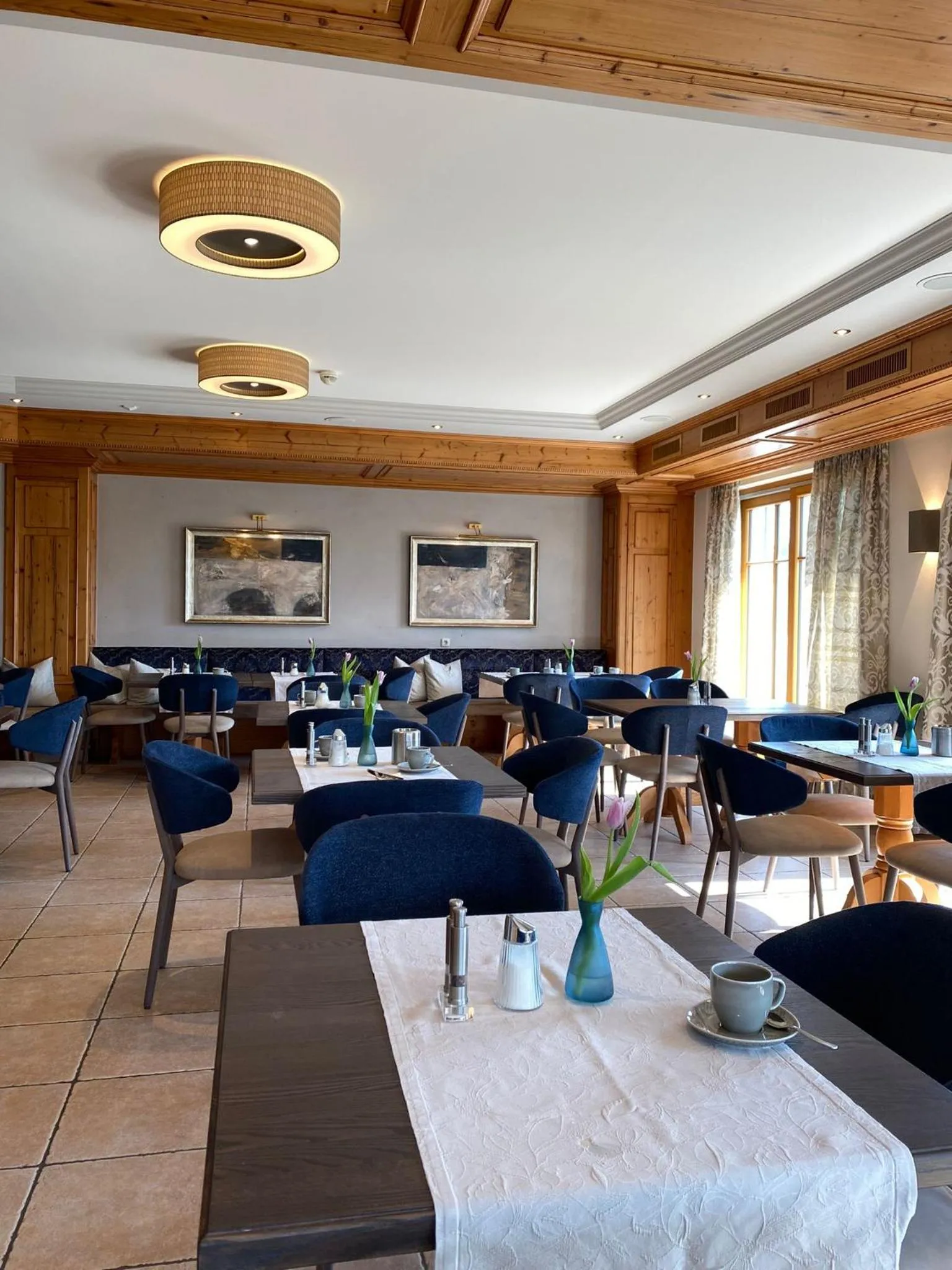 Restaurant/places to eat in Hotel Gabi