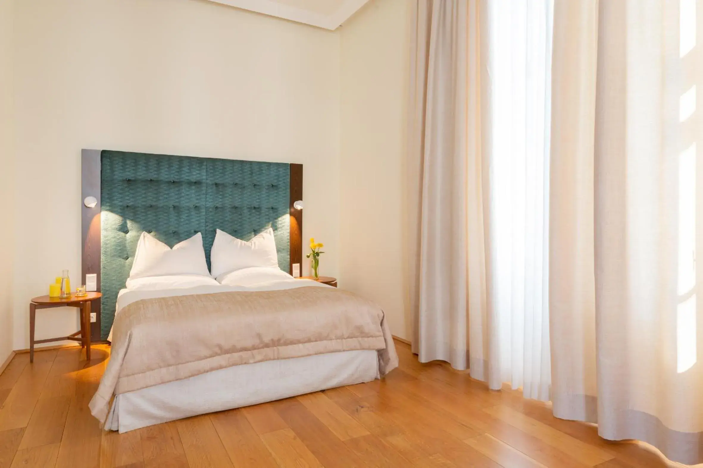 Bedroom, Bed in HiLight Suites Hotel Bedroom, Bed in HiLight Suites Hotel