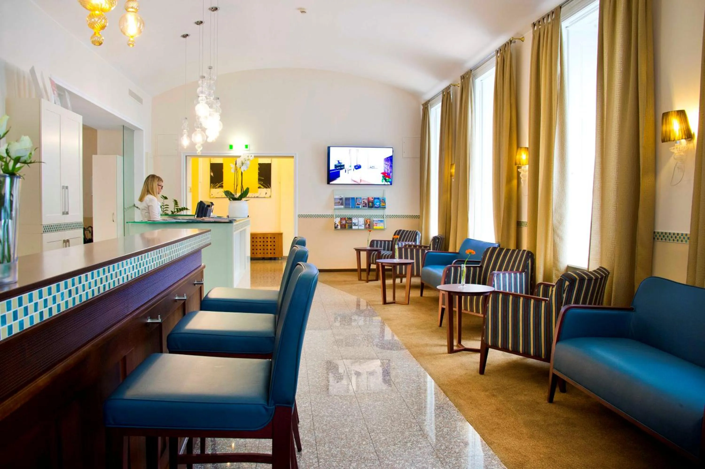 Lounge or bar in HiLight Suites Hotel