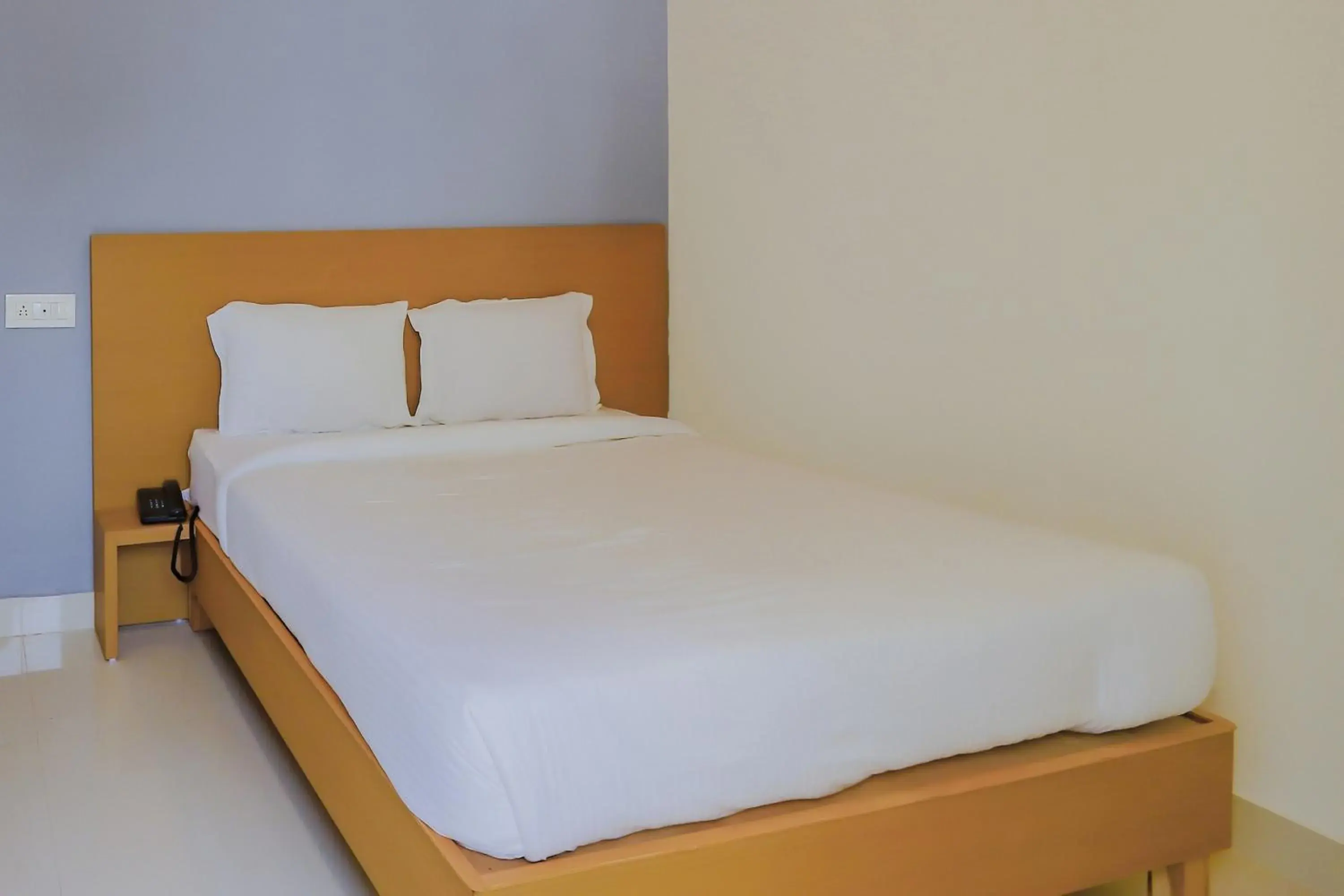 Other, Bed in Collection O White Ridge Near LB Nagar Other, Bed in Collection O White Ridge Near LB Nagar