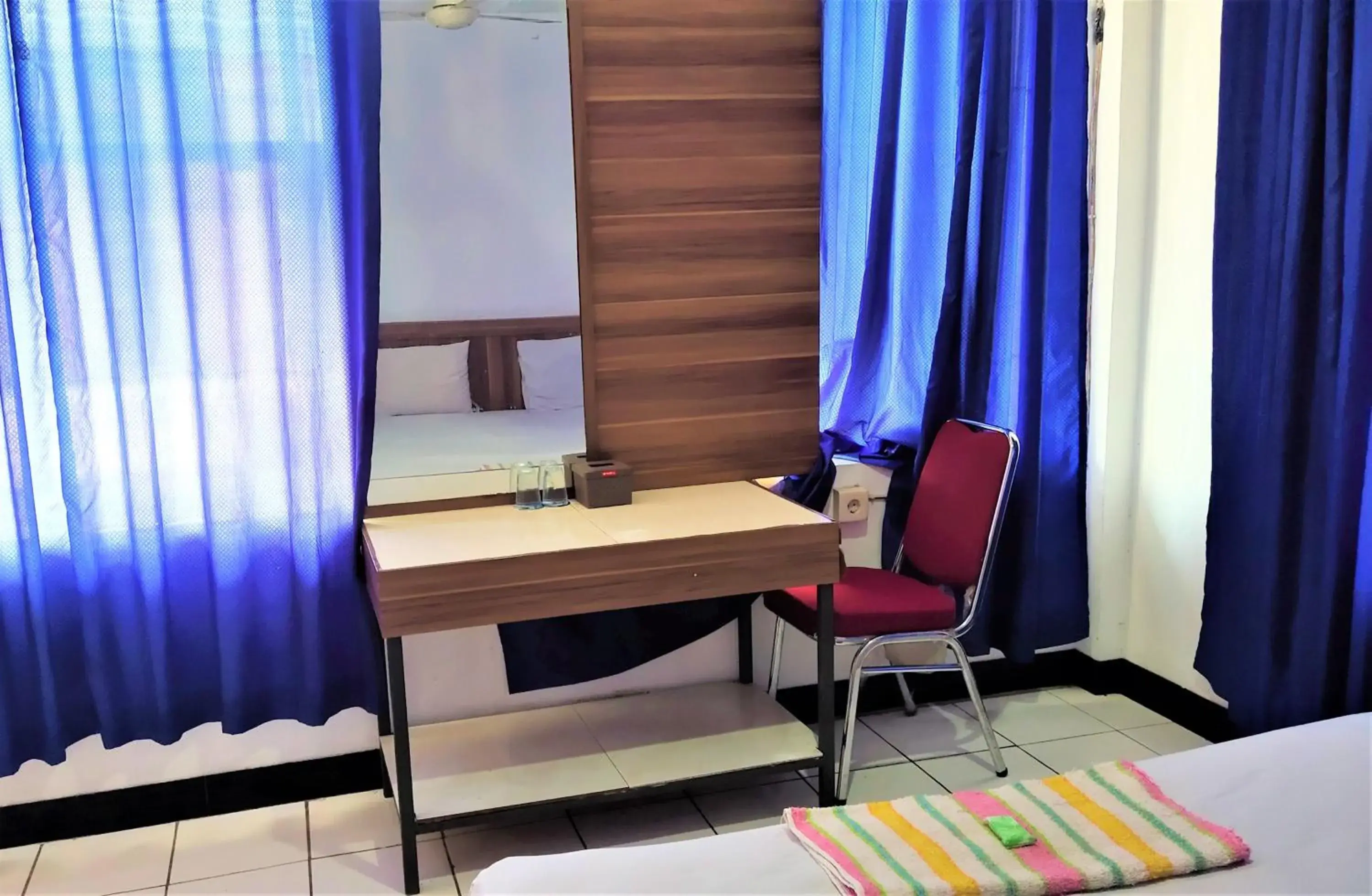 Standard Double Room with Fan in De' Premium Hotel Musi Raya Standard Double Room with Fan in De' Premium Hotel Musi Raya
