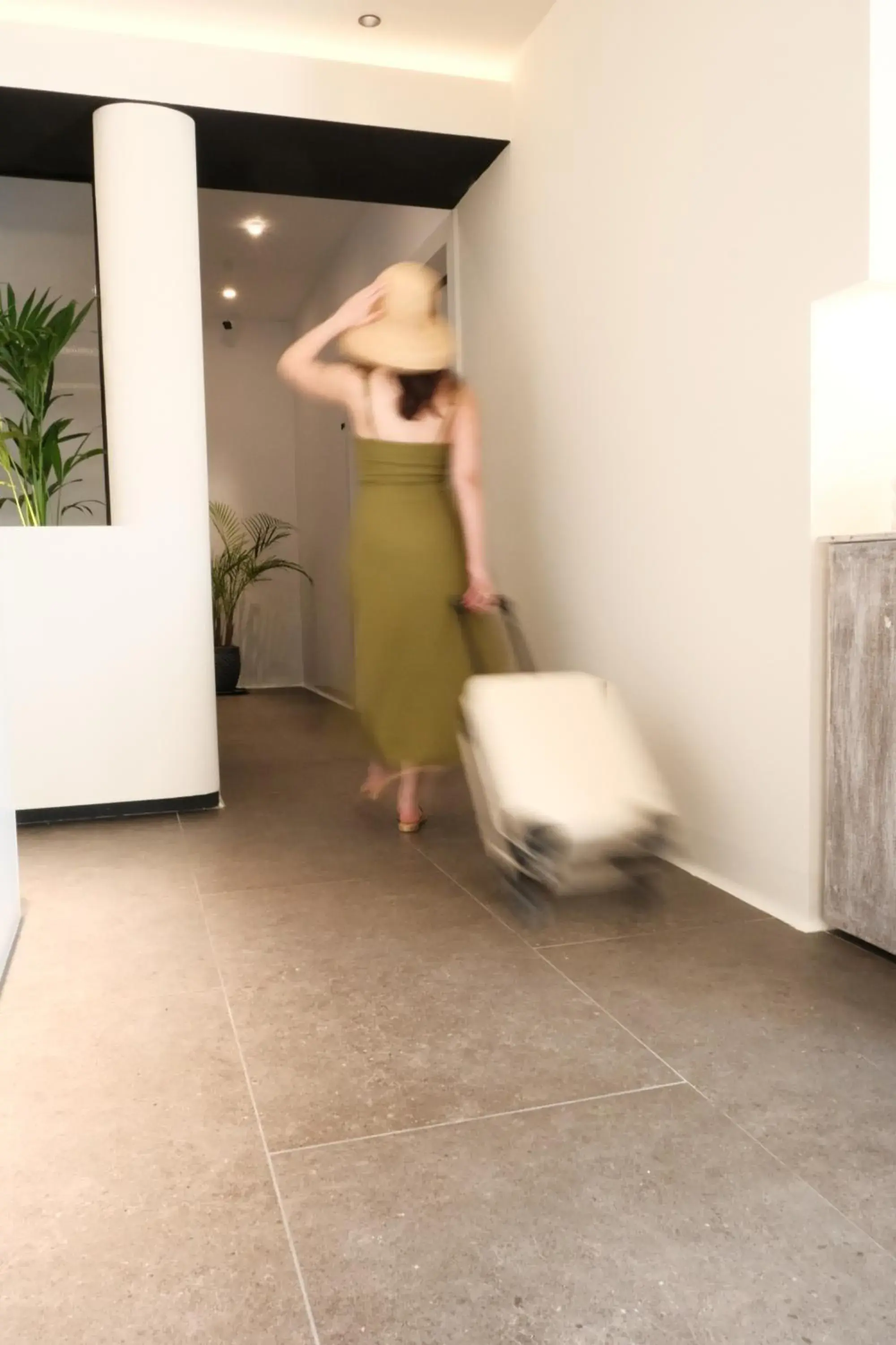 People in Yalos Hotel Sunset view Mykonos town private rooms People in Yalos Hotel Sunset view Mykonos town private rooms