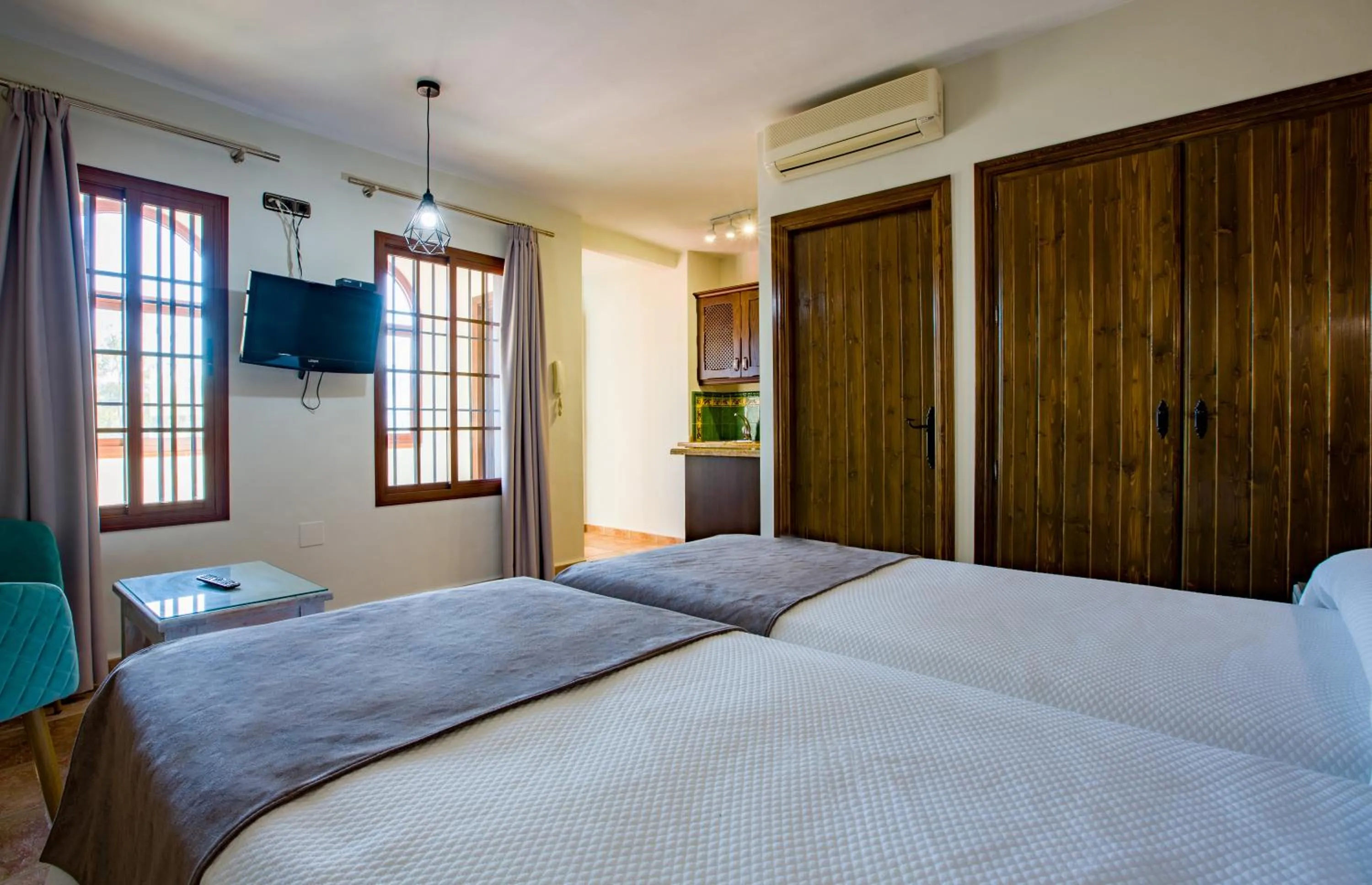 Photo of the whole room, Bed in Hostal Don Joaquín Alora
