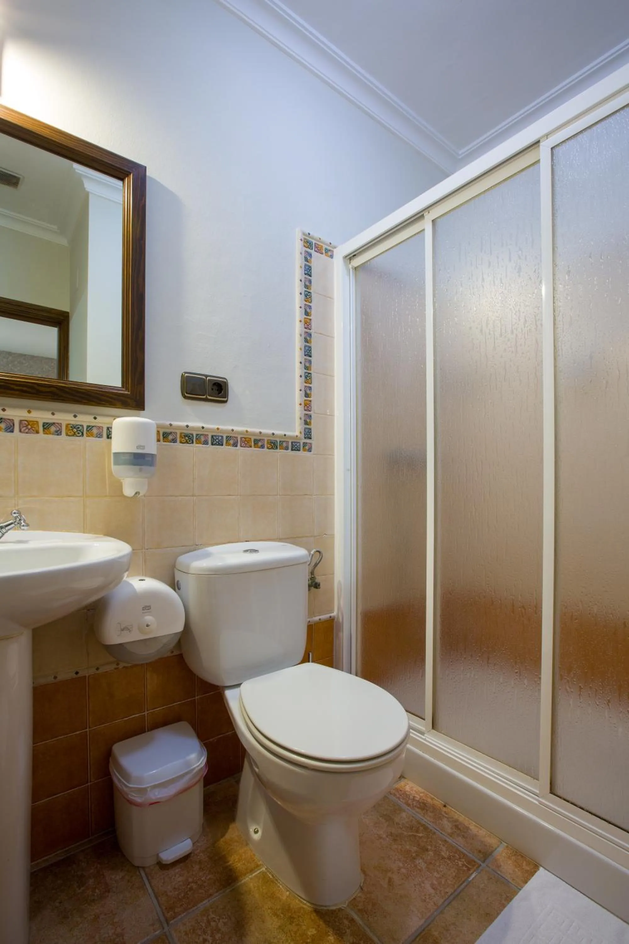 Bathroom in Hostal Don Joaquín Alora