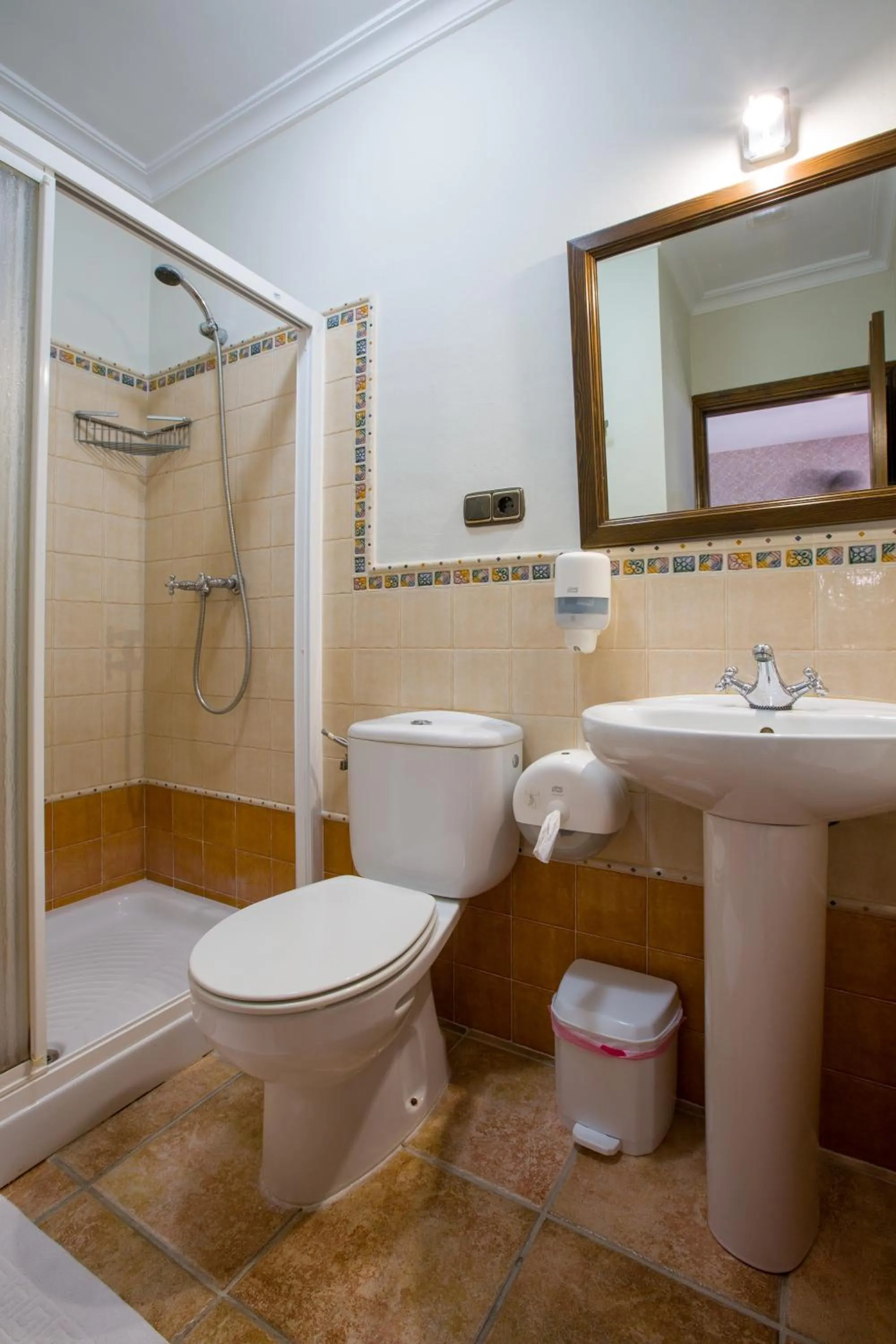 Bathroom in Hostal Don Joaquín Alora