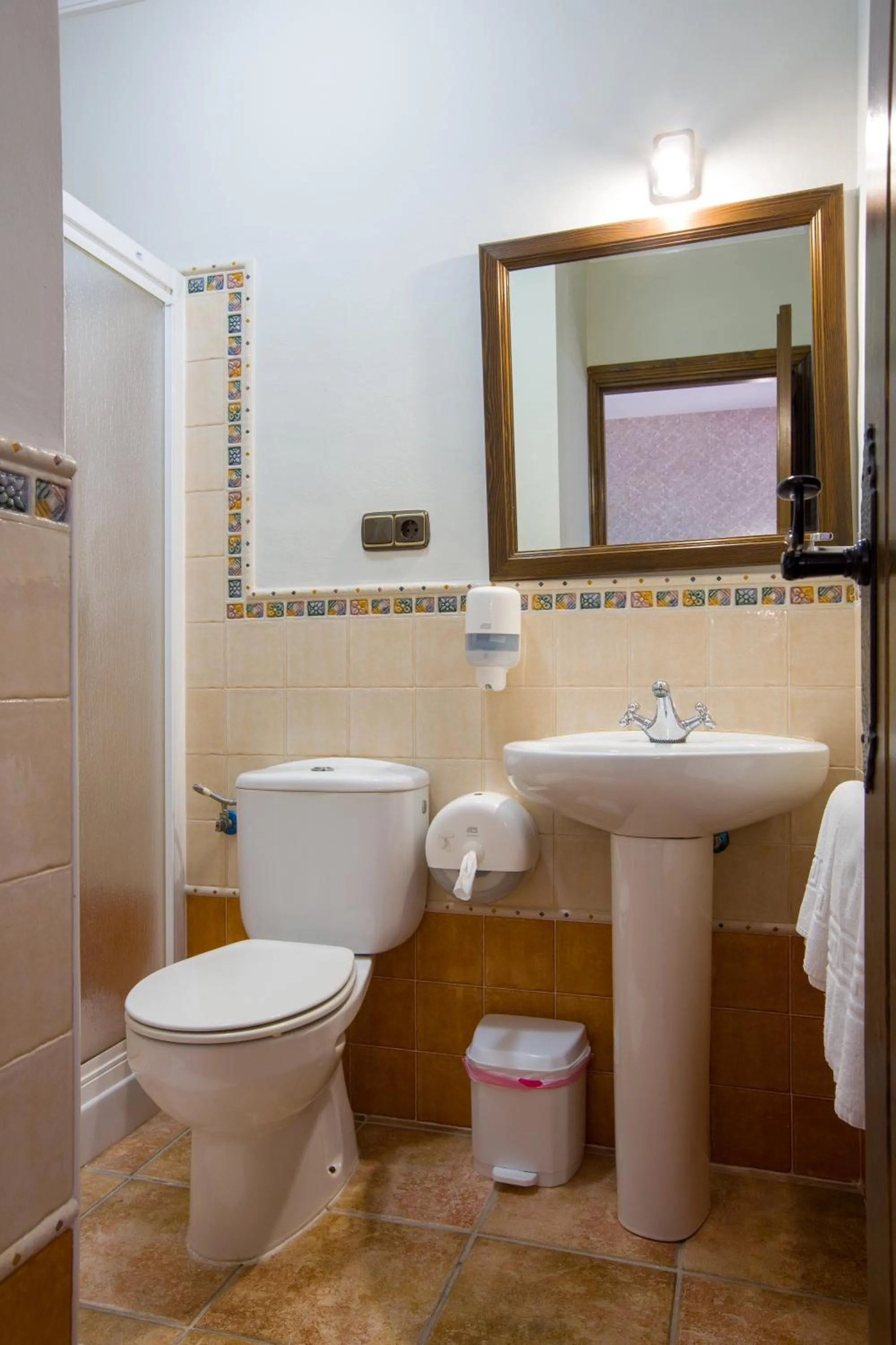Bathroom in Hostal Don Joaquín Alora