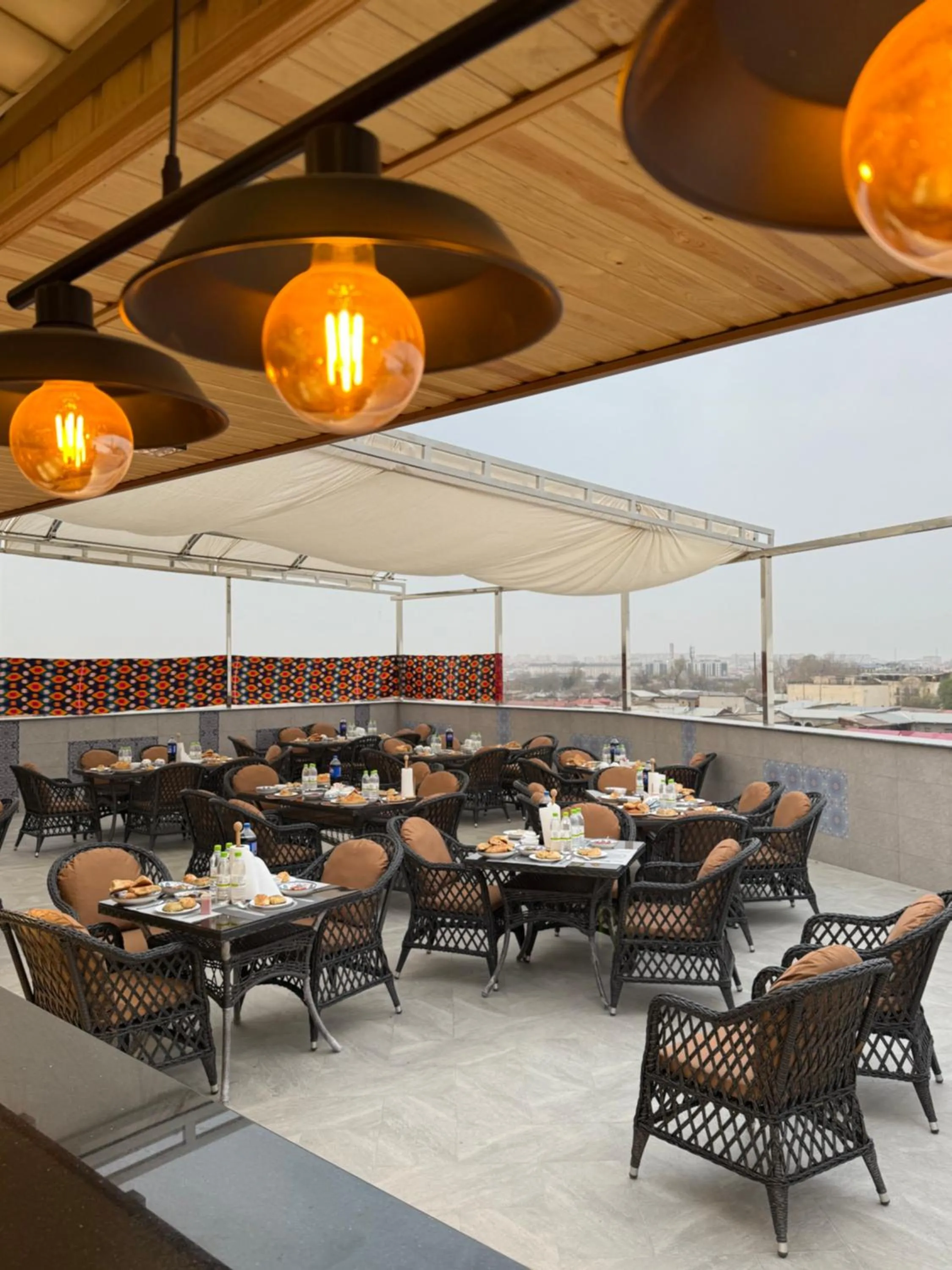 Restaurant/places to eat in IZUMRUD PALACE