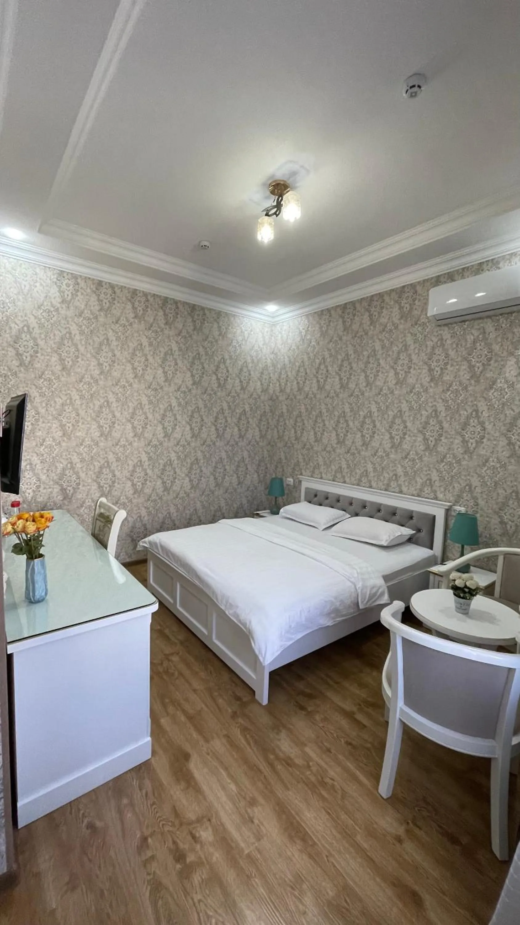 Photo of the whole room, Bed in IZUMRUD PALACE