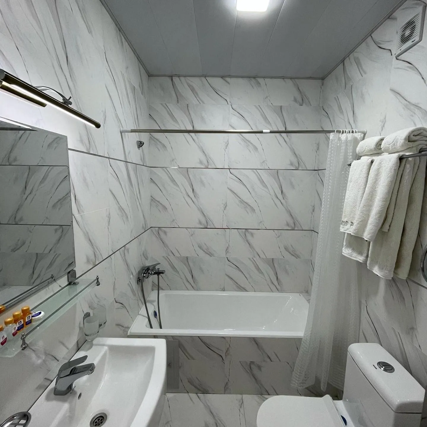 Shower in IZUMRUD PALACE