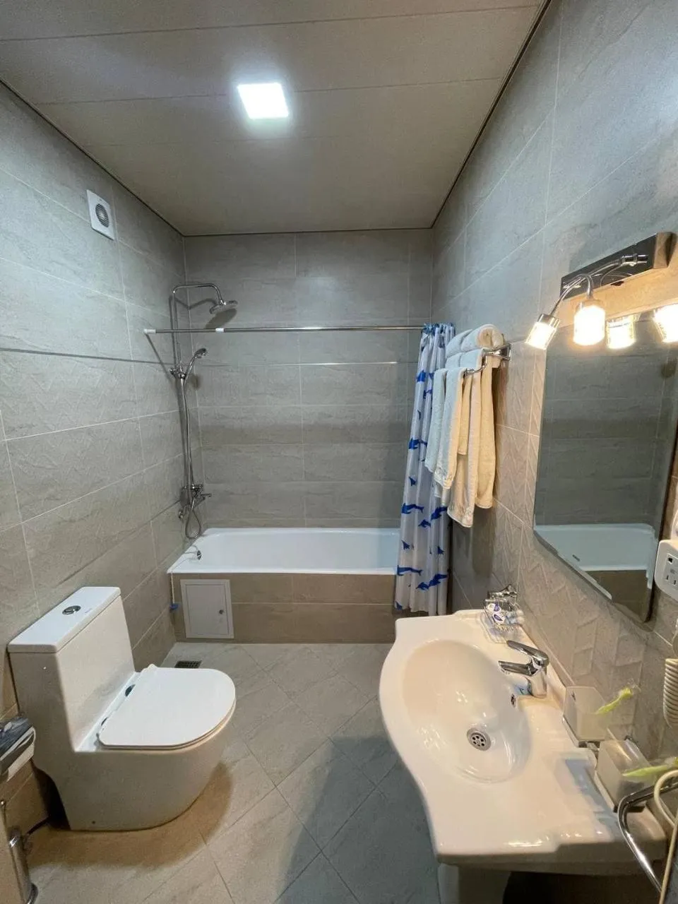 Shower in IZUMRUD PALACE