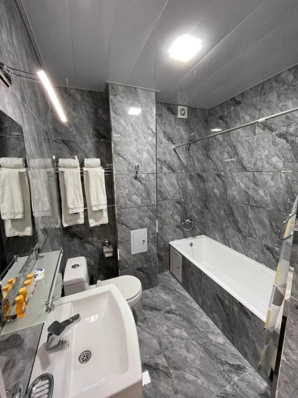 Shower in IZUMRUD PALACE