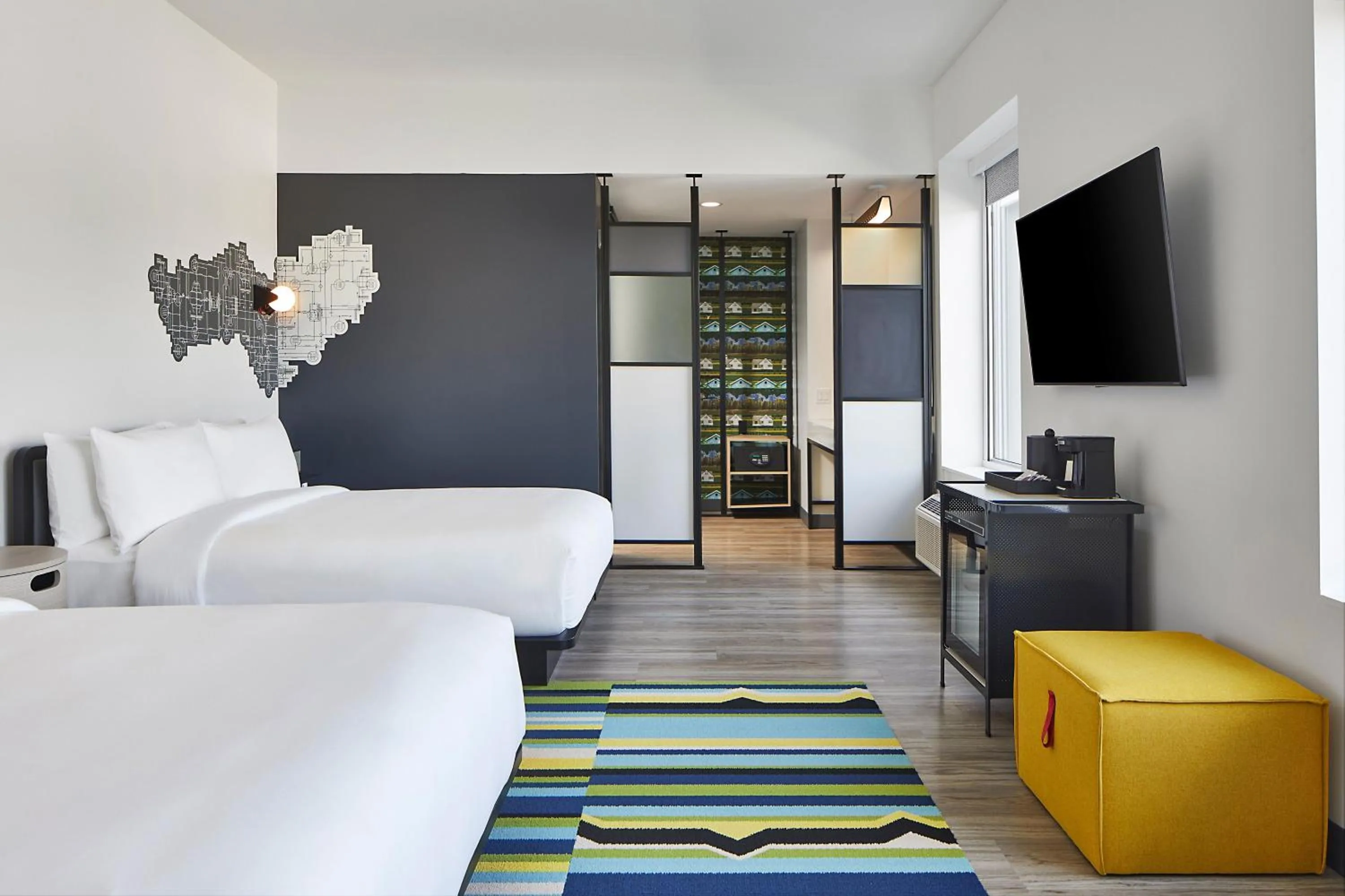 Photo of the whole room, Bed in Aloft Chattanooga Hamilton Place