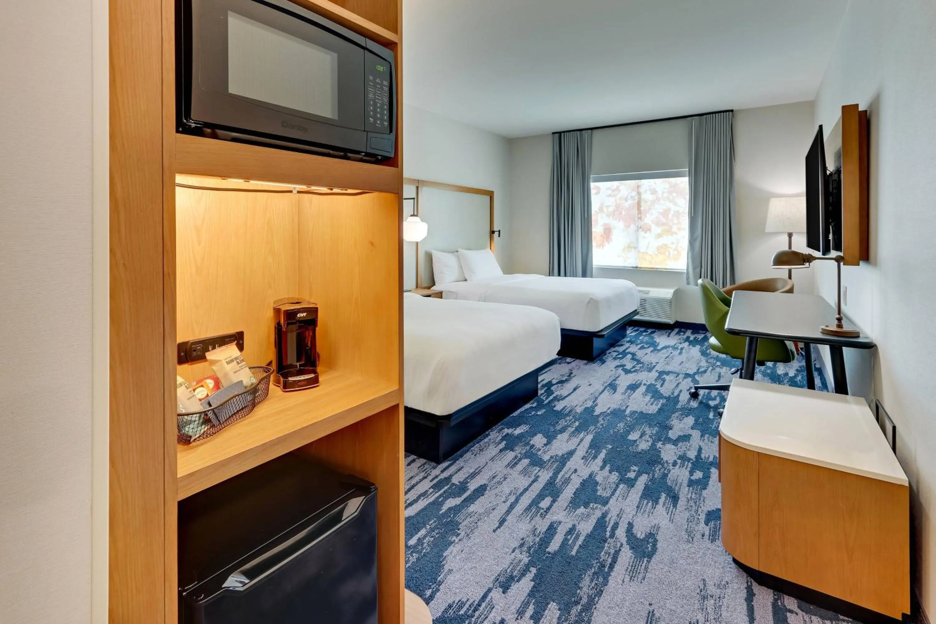 Photo of the whole room, Bed in Fairfield Inn & Suites by Marriott Dallas Love Field