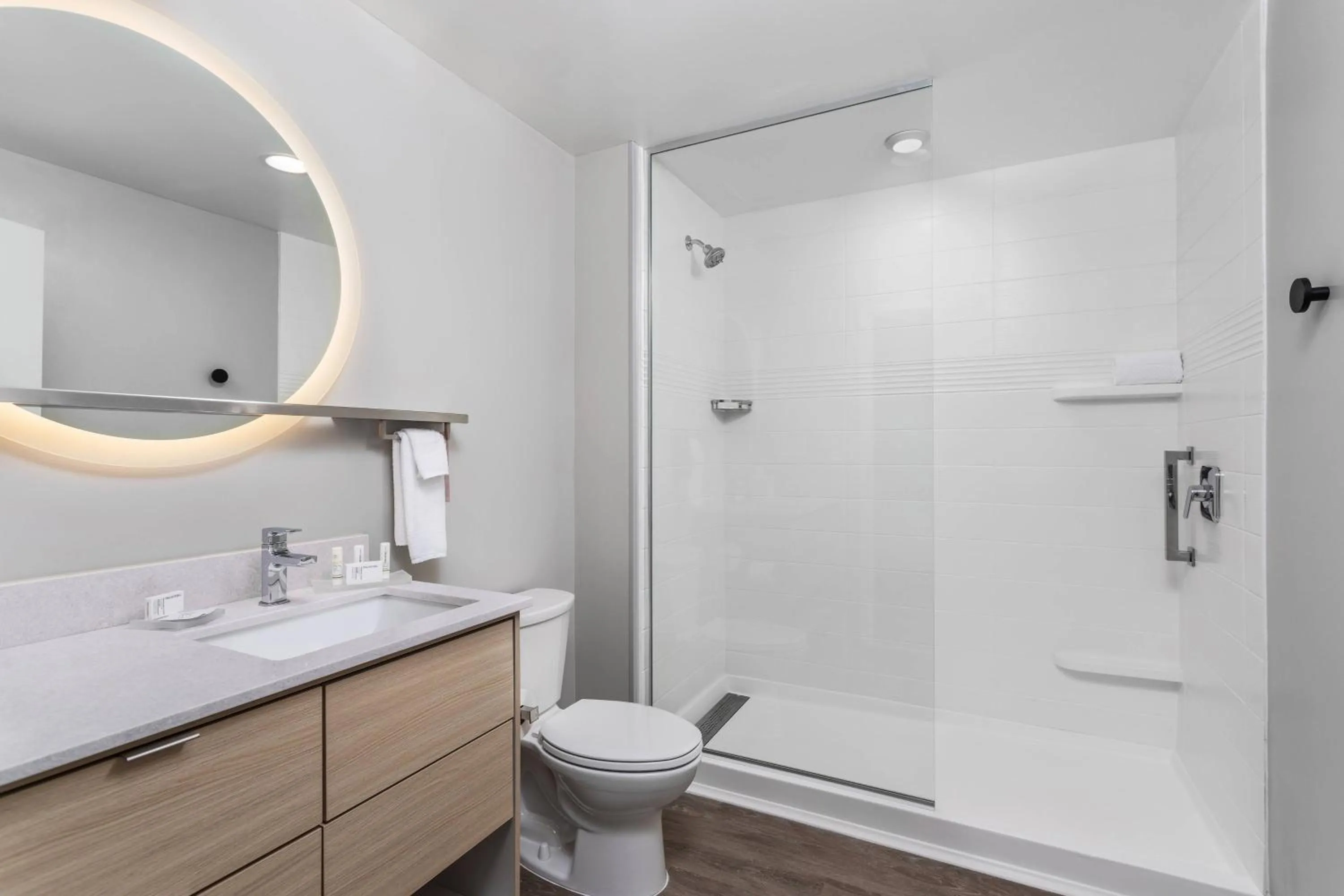 Bathroom in TownePlace Suites By Marriott Orlando Southwest Near Universal