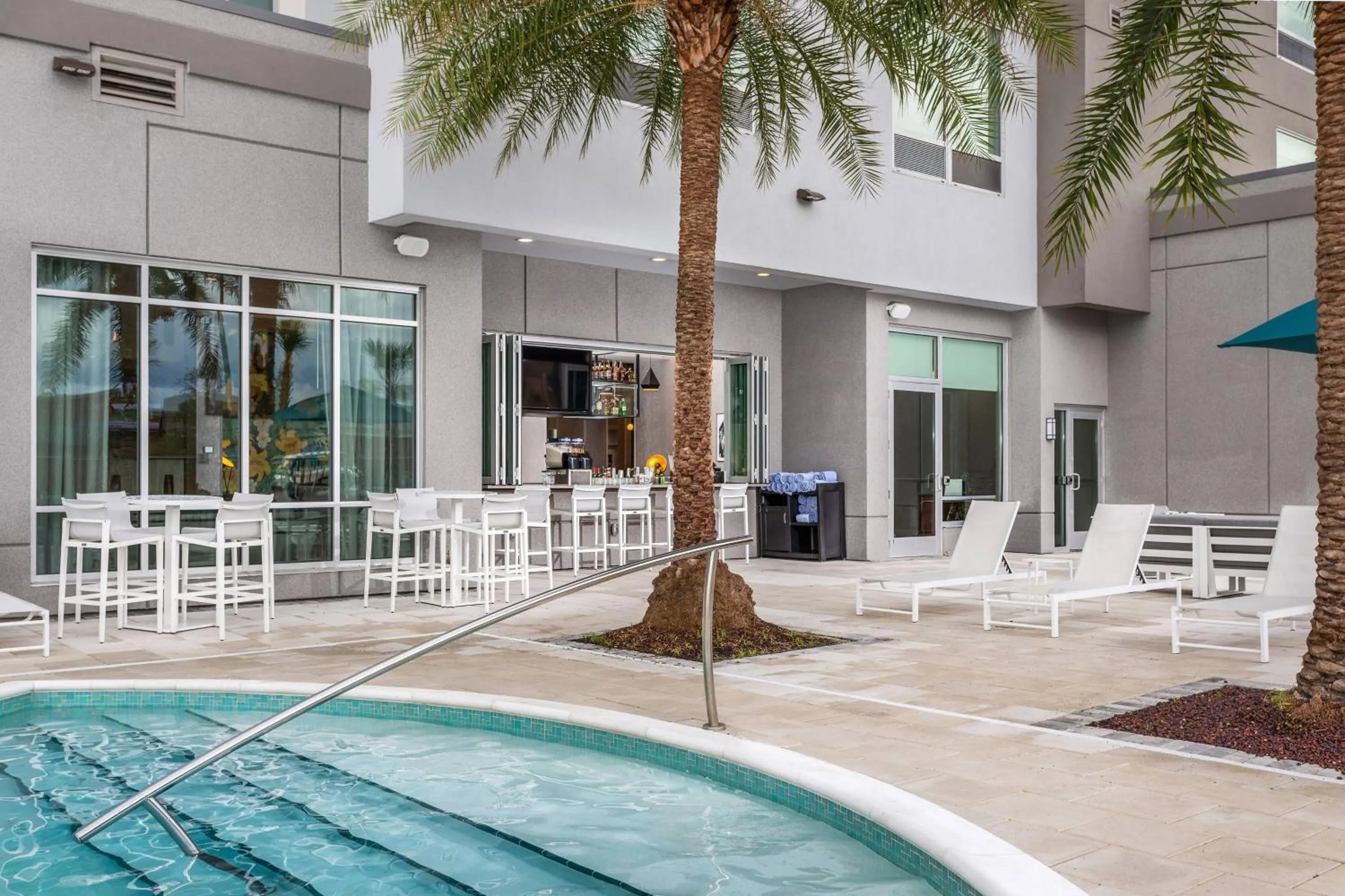 Swimming pool in TownePlace Suites By Marriott Orlando Southwest Near Universal