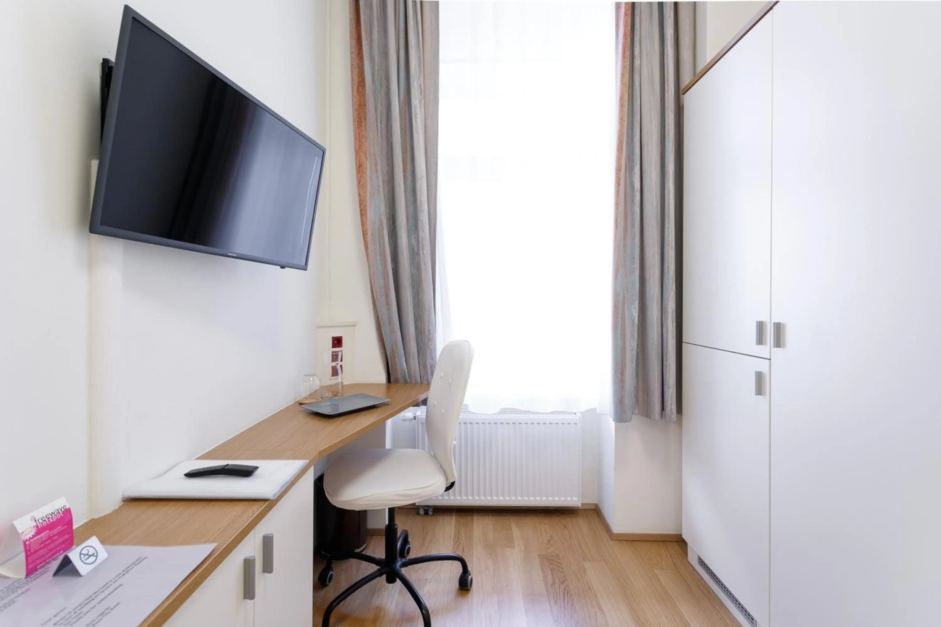 TV and multimedia in Riess City Rooms - Self Check-in