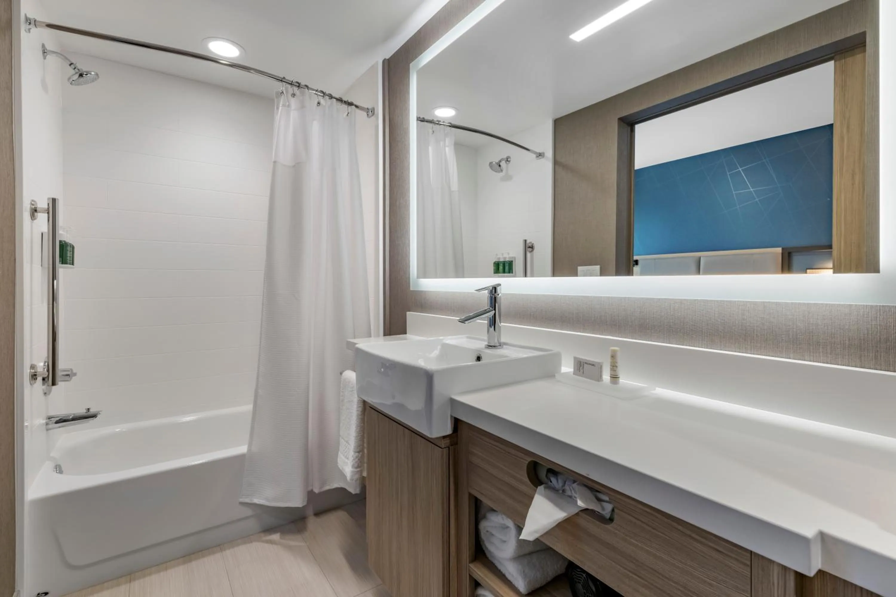 Bathroom in SpringHill Suites by Marriott Anaheim Placentia Fullerton