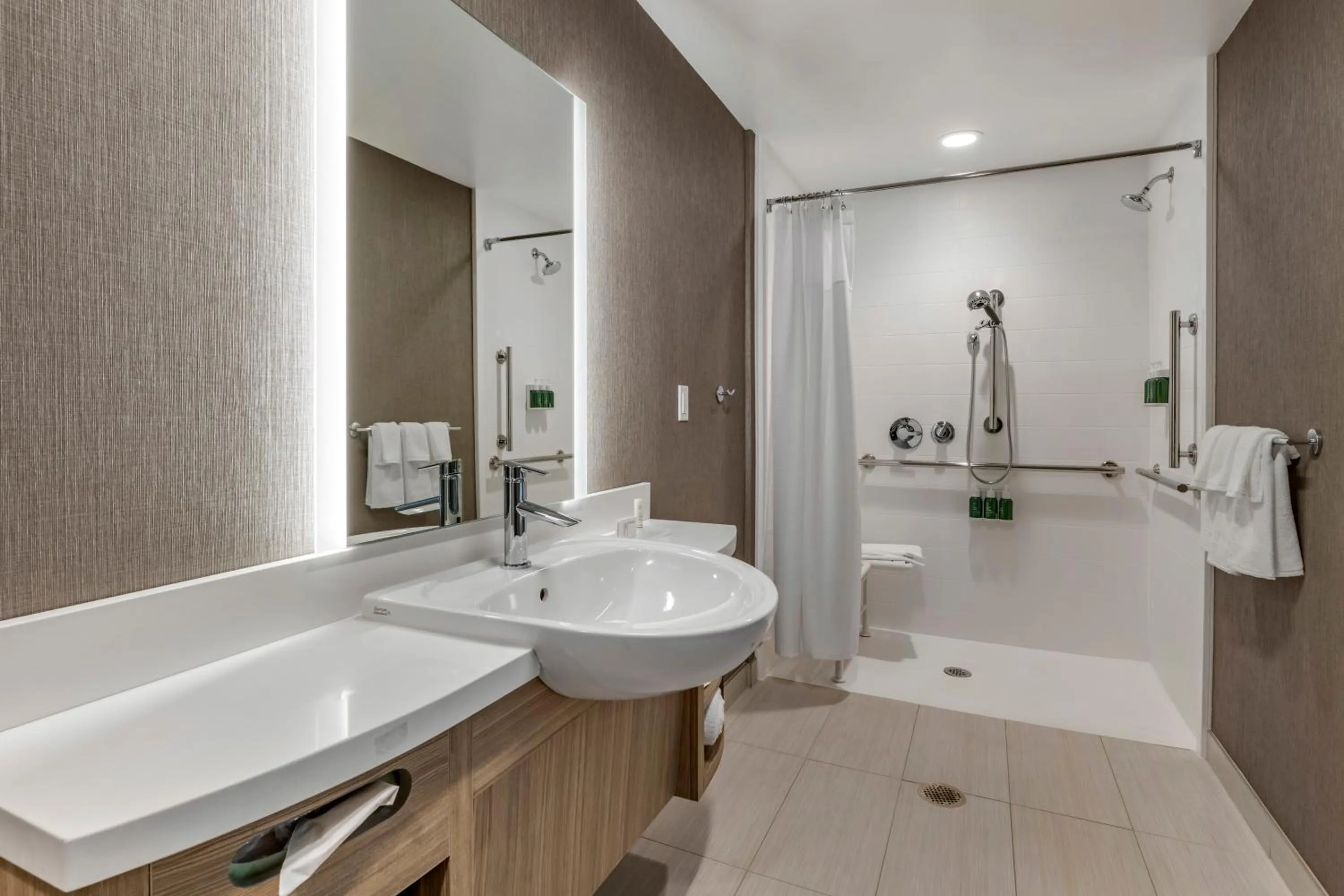 Bathroom in SpringHill Suites by Marriott Anaheim Placentia Fullerton
