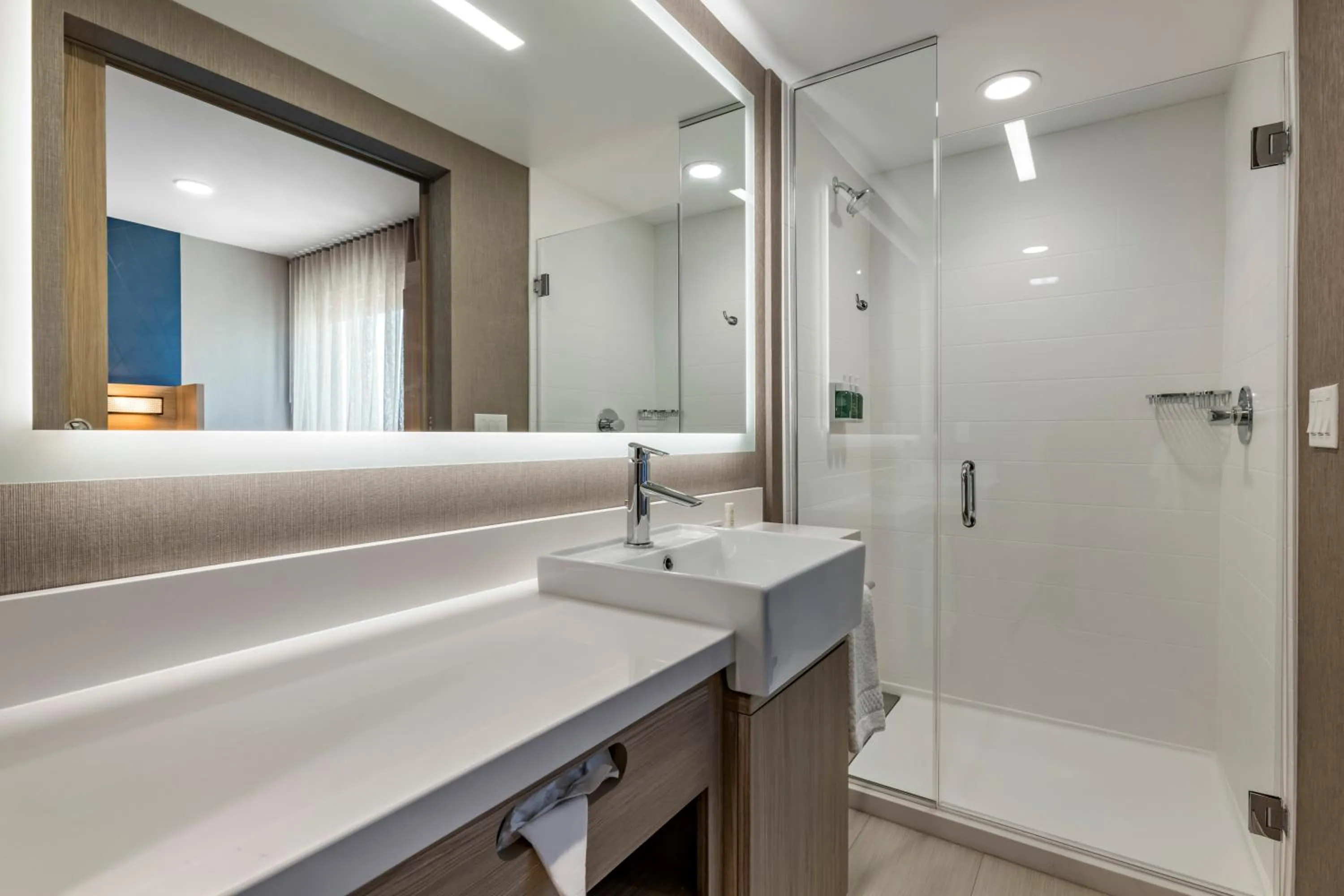 Bathroom in SpringHill Suites by Marriott Anaheim Placentia Fullerton