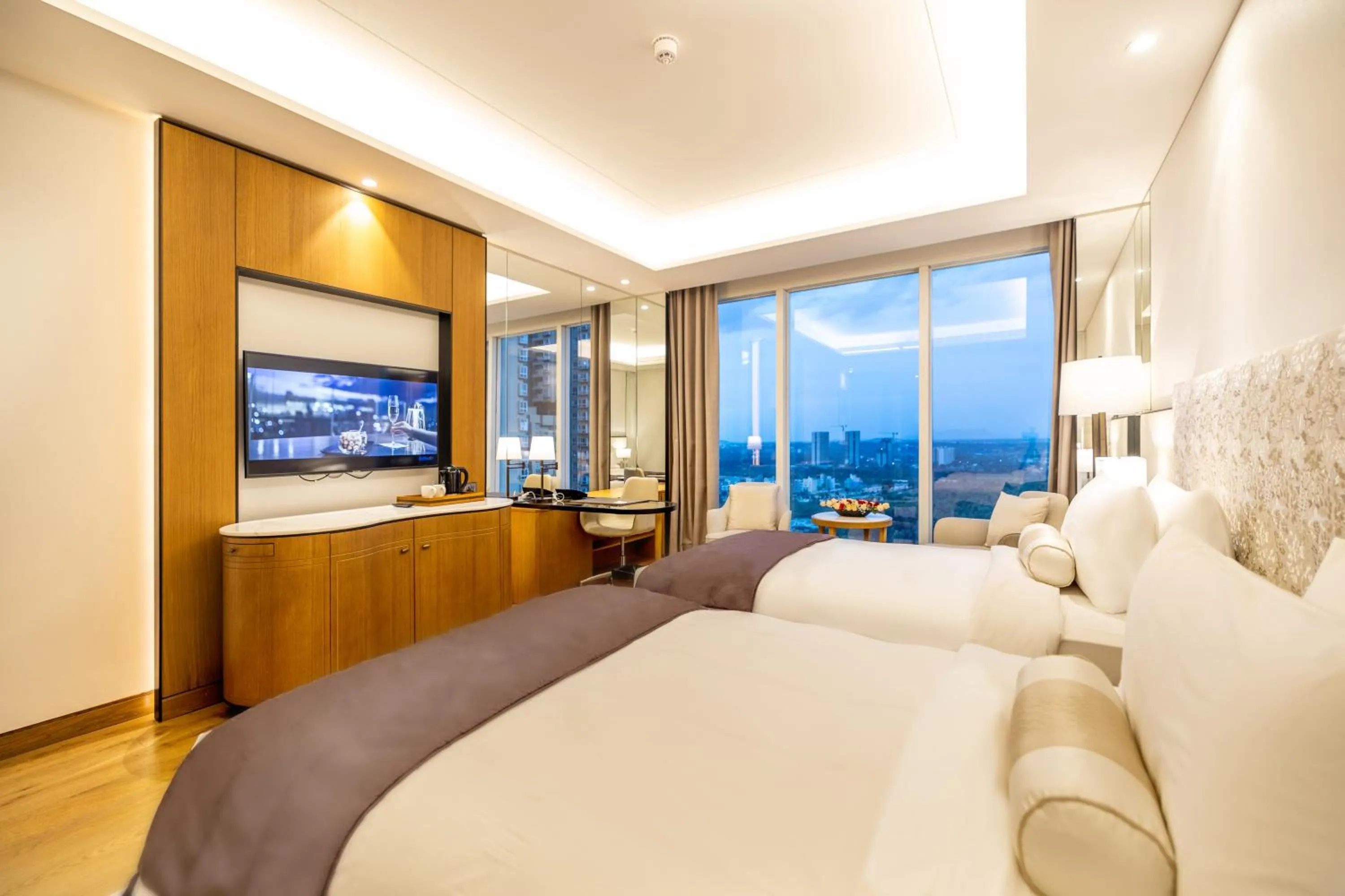 Bed in The Leela Bhartiya City Bengaluru