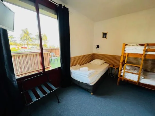 Property building, Bed in HOSTEL Les Bois Verts - Les Herbiers