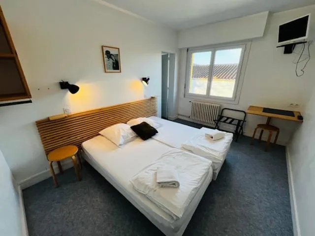 Property building, Bed in HOSTEL Les Bois Verts - Les Herbiers