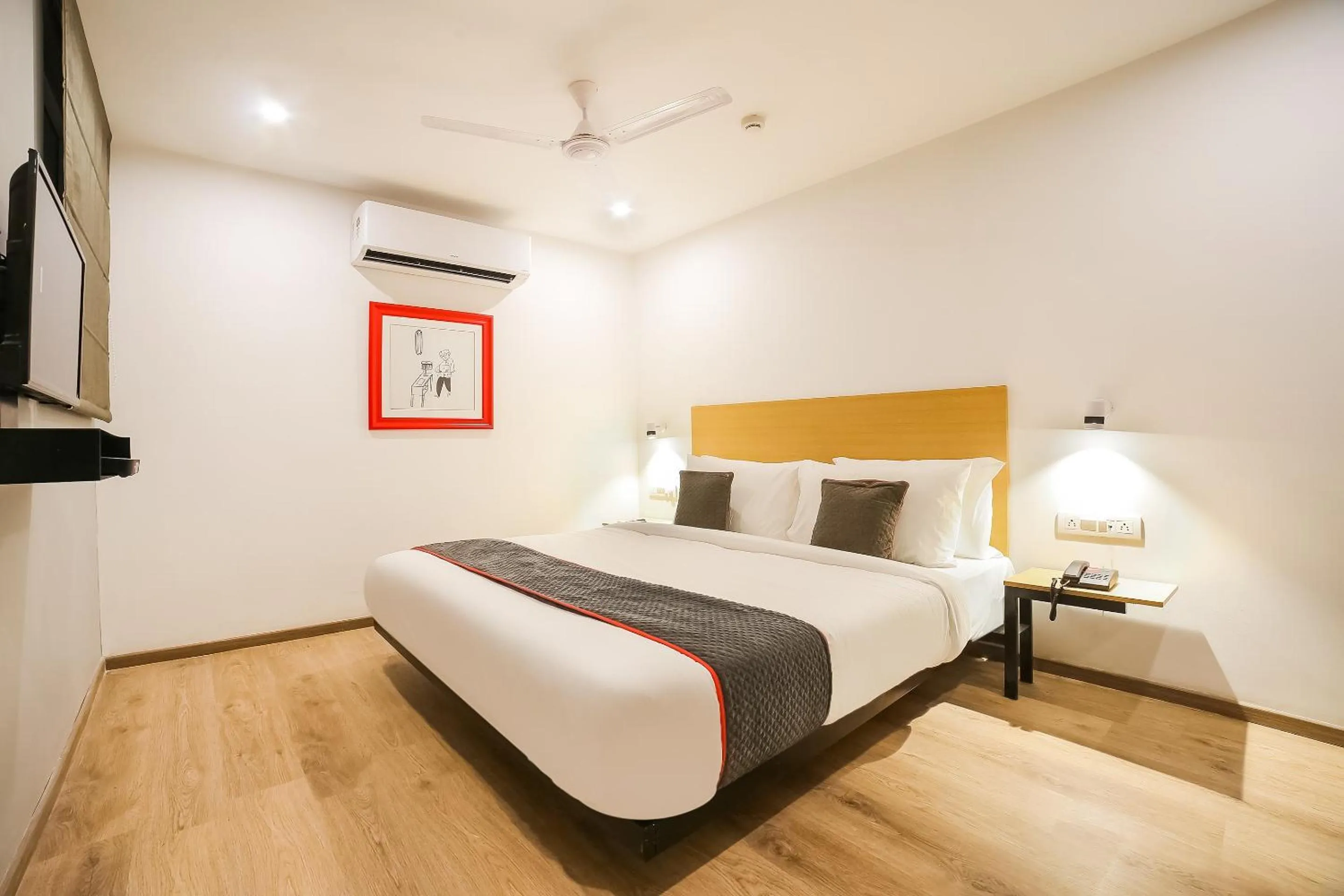Bedroom, Bed in Super Townhouse Near Appu Ghar
