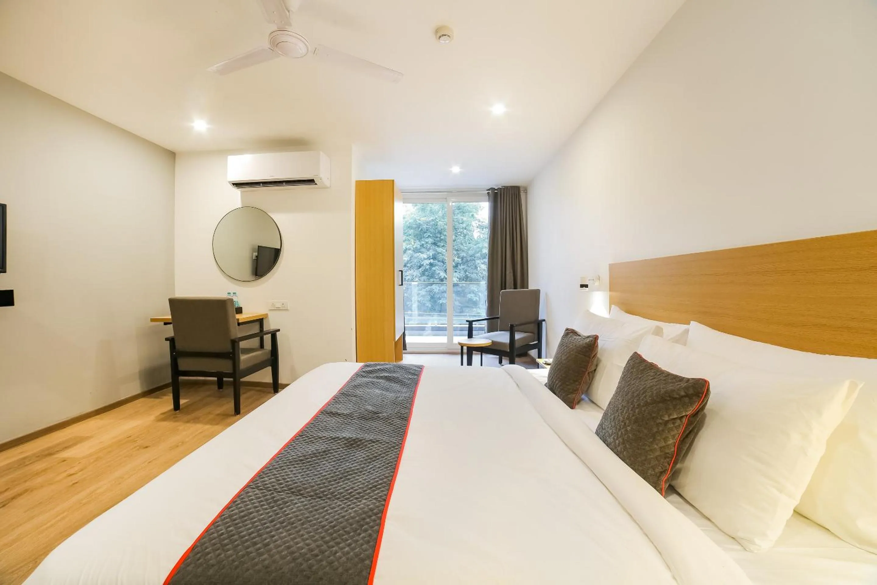 Bedroom, Bed in Super Townhouse Near Appu Ghar