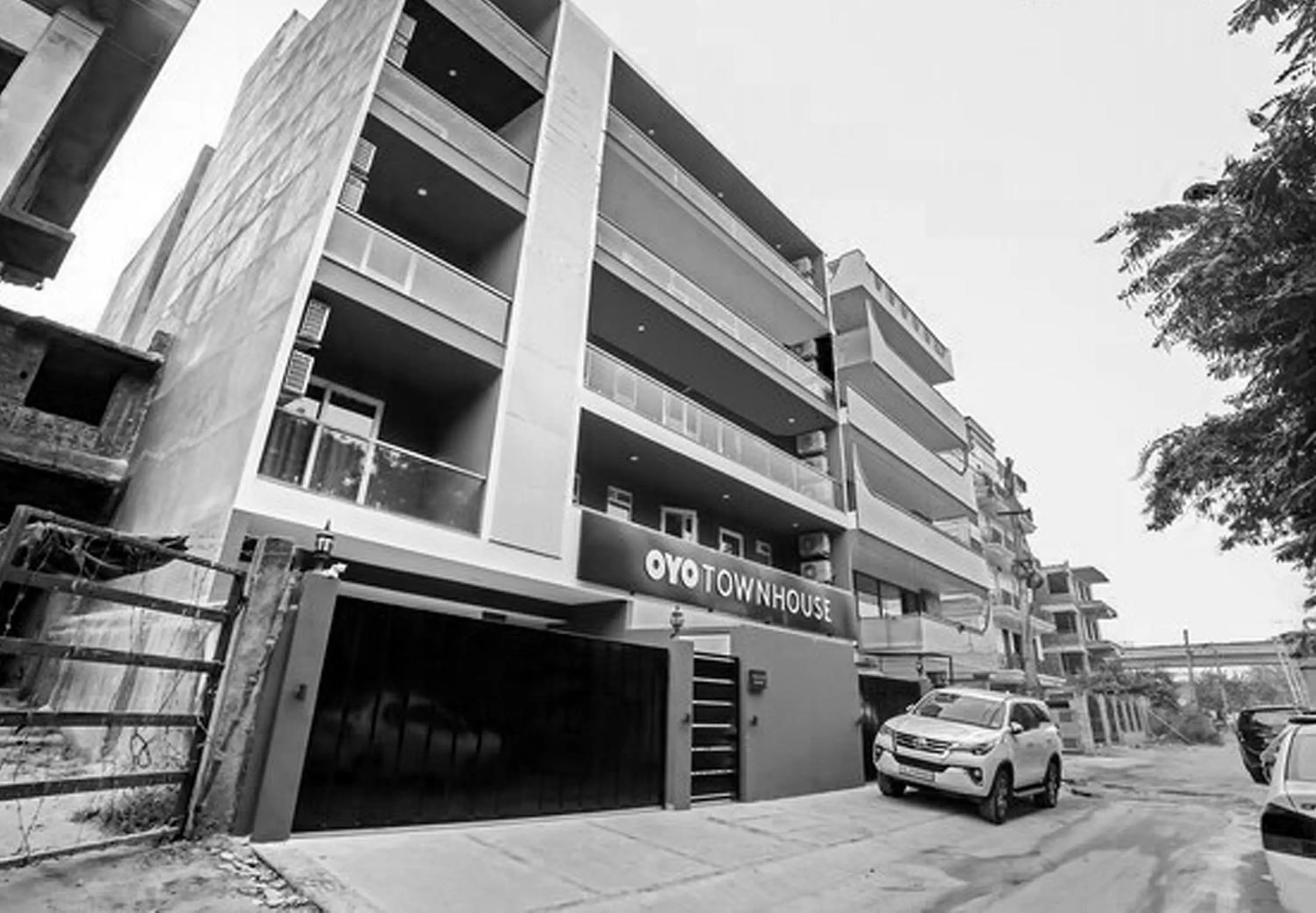 Facade/entrance in Super Townhouse Near Appu Ghar