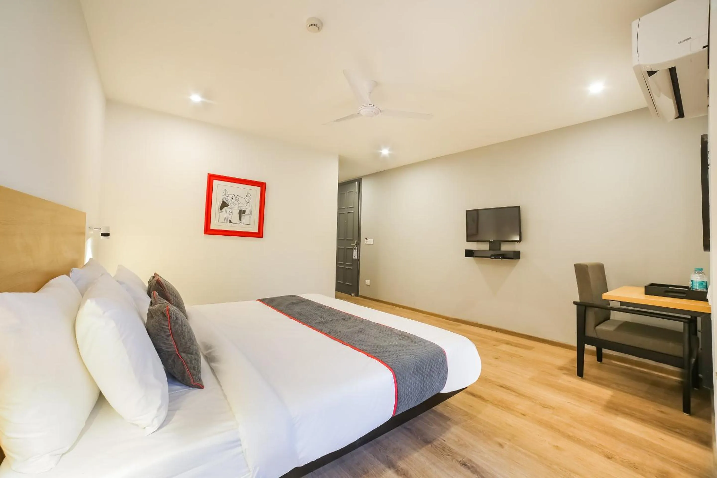 Bedroom, Bed in Super Townhouse Near Appu Ghar