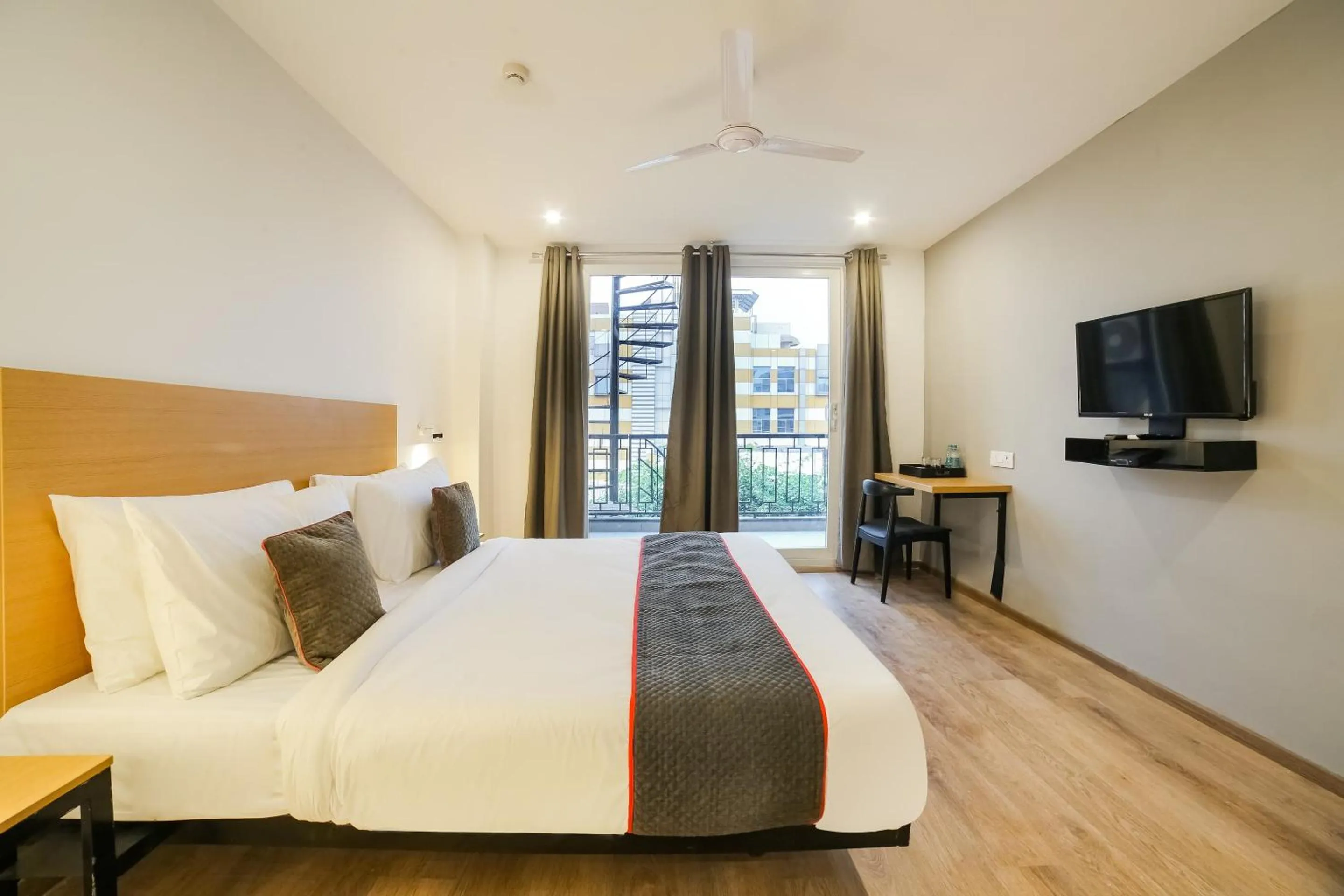 Bedroom, Bed in Super Townhouse Near Appu Ghar