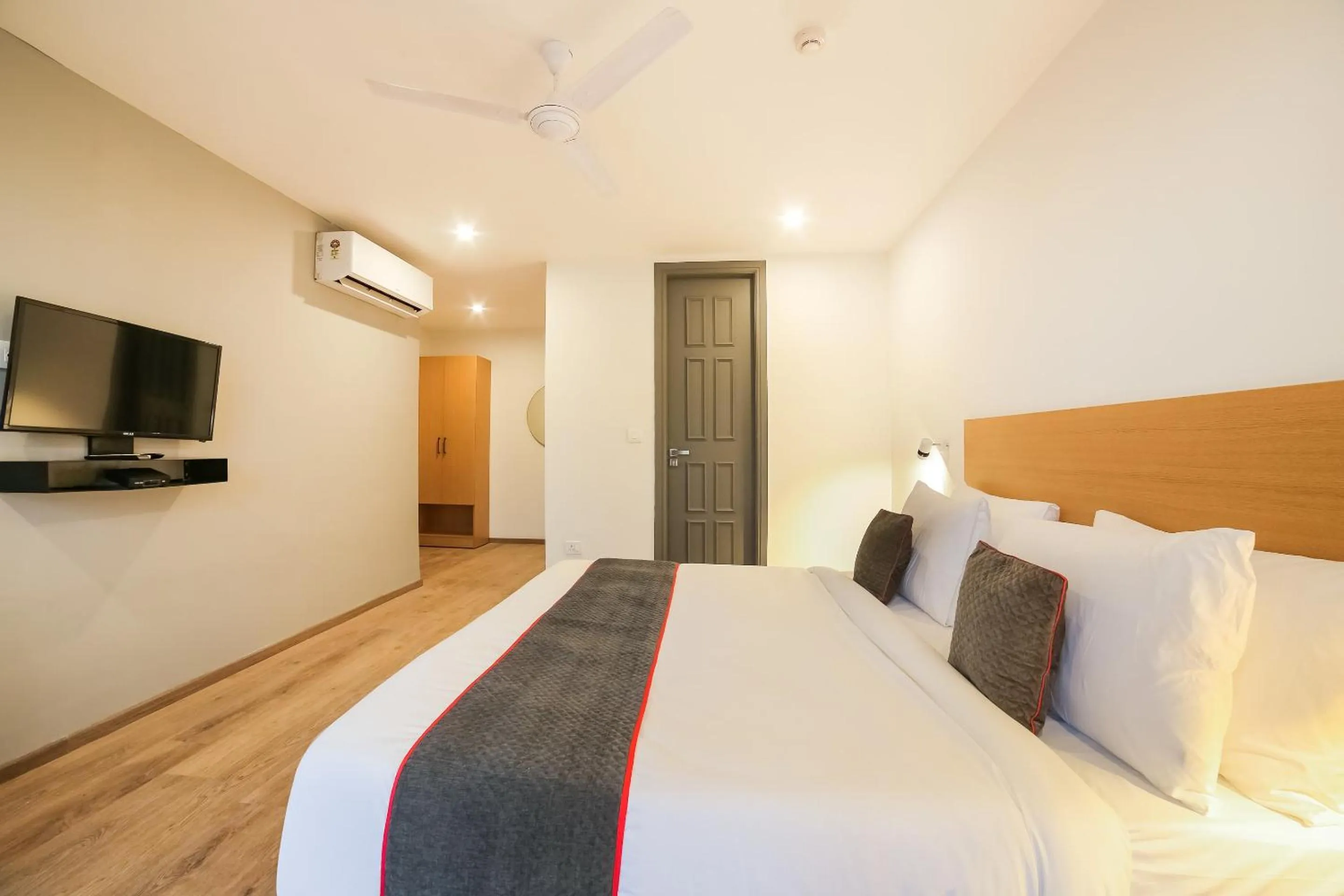 Bedroom, Bed in Super Townhouse Near Appu Ghar