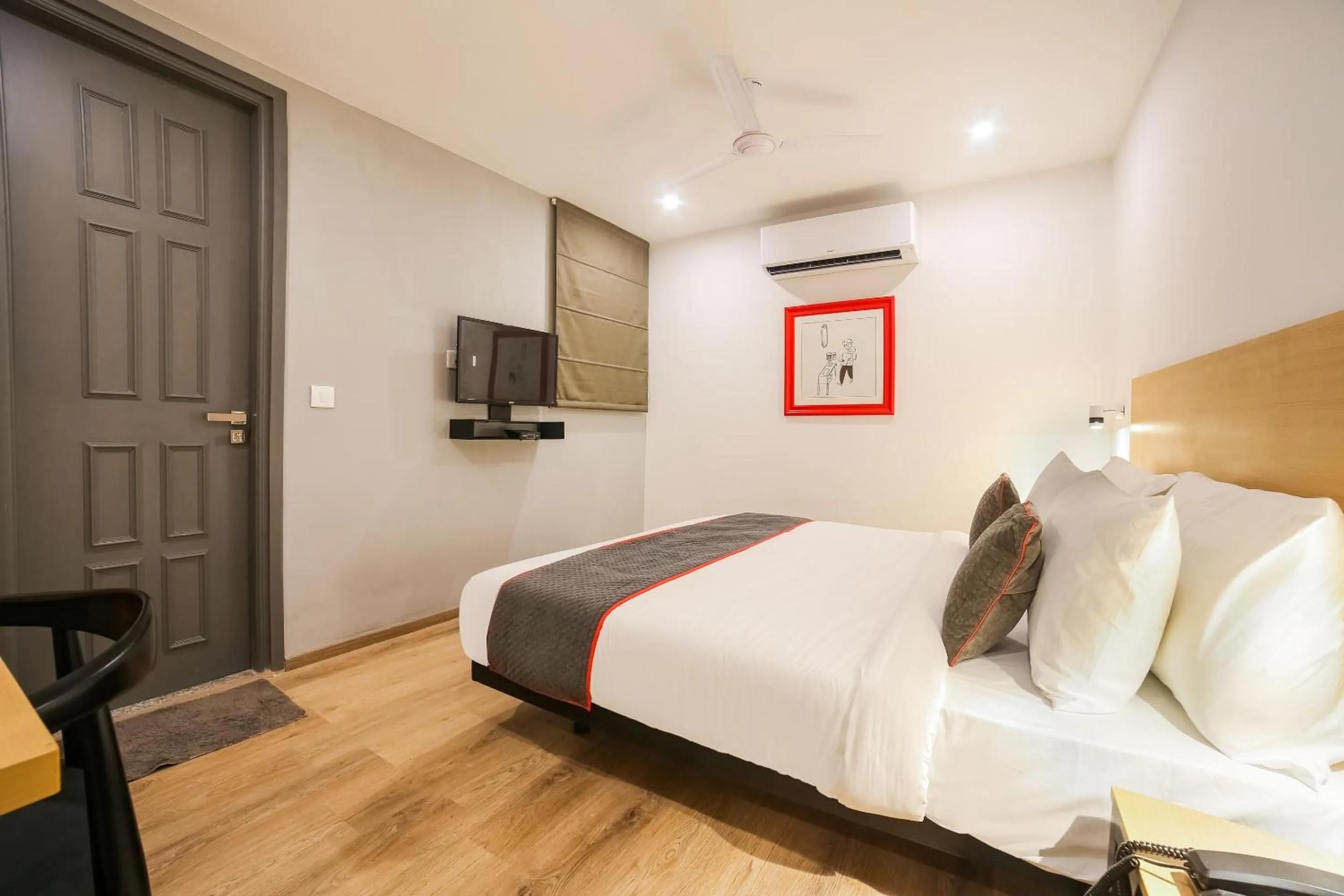 Bedroom, Bed in Super Townhouse Near Appu Ghar
