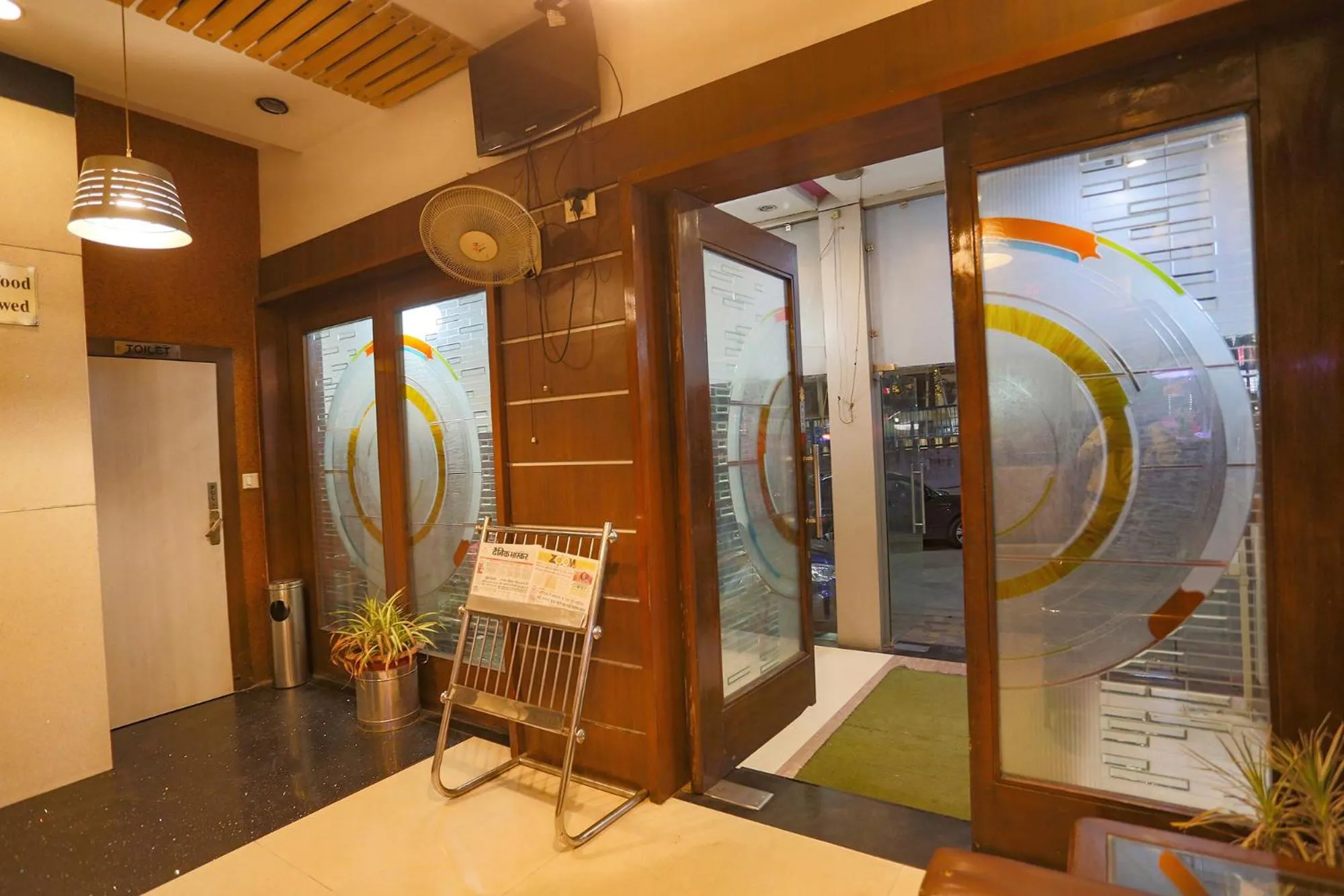 Facade/entrance in FabHotel Midland