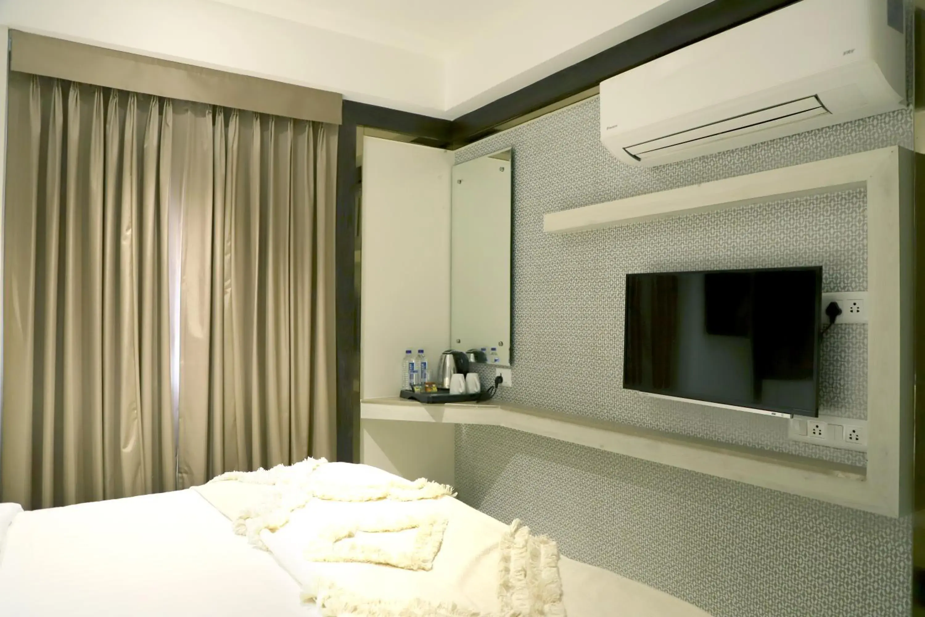 TV and multimedia, Bed in Hotel Grand Girdhar TV and multimedia, Bed in Hotel Grand Girdhar