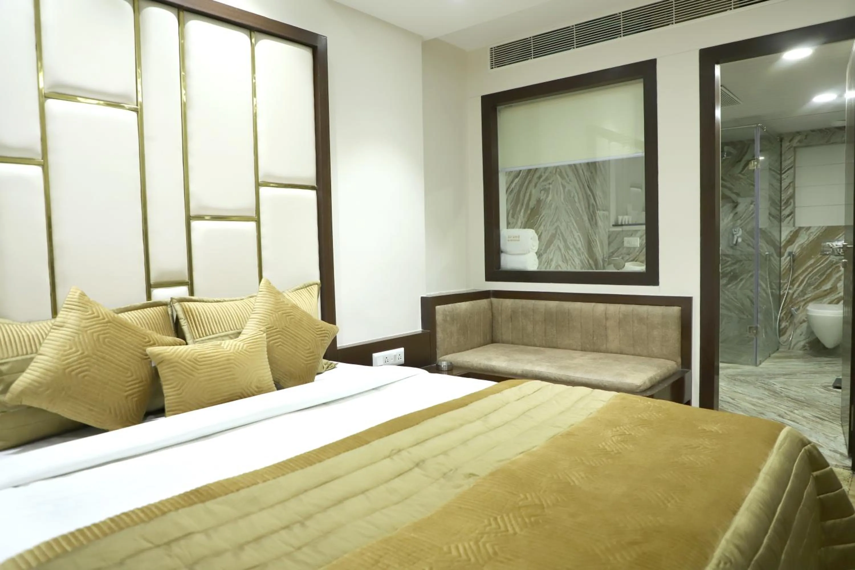 Bedroom, Bed in Hotel Grand Girdhar
