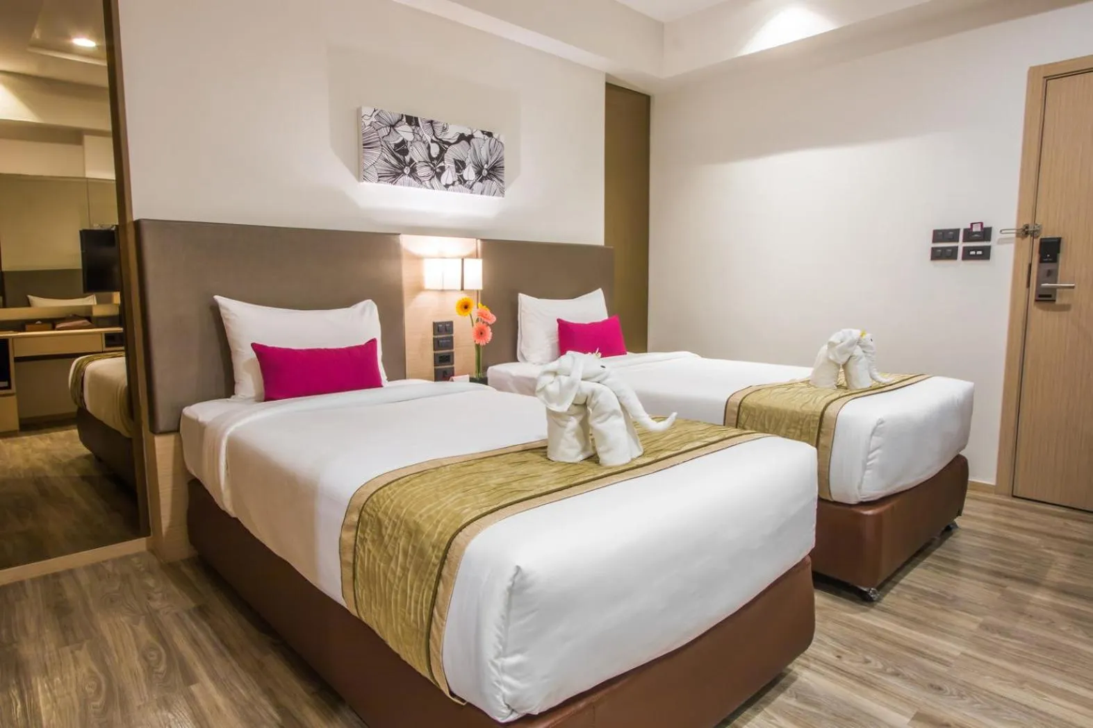 Bedroom, Bed in Pacific Park Hotel