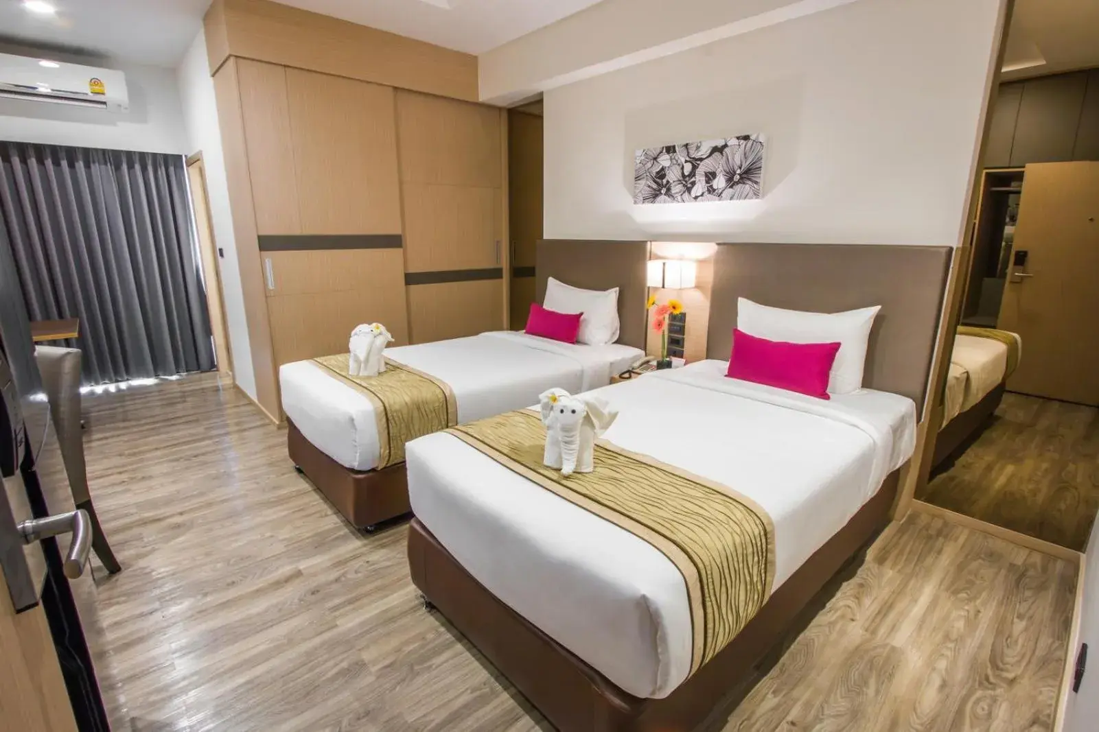 Bed in Pacific Park Hotel Bed in Pacific Park Hotel