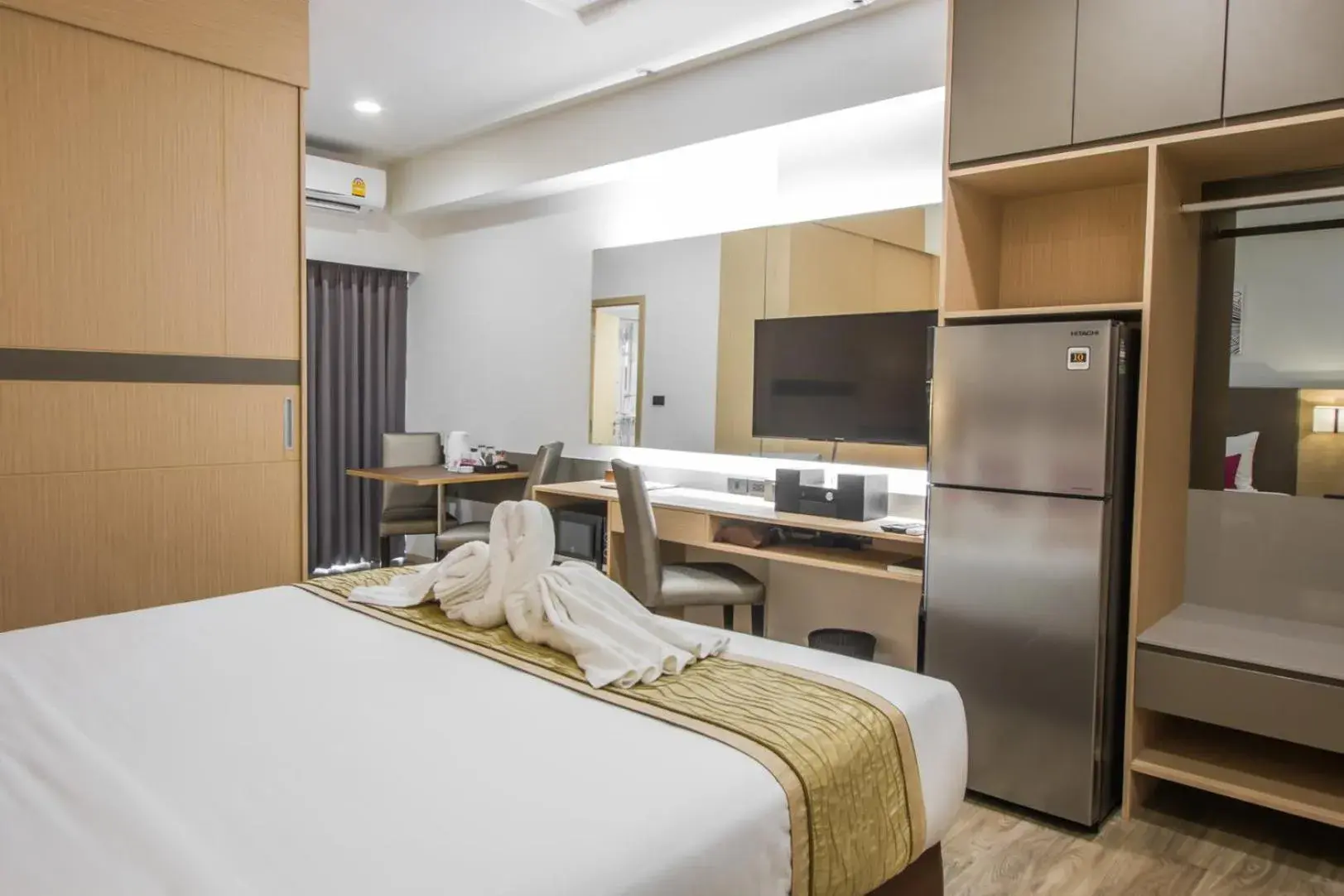 Bedroom, Bed in Pacific Park Hotel Bedroom, Bed in Pacific Park Hotel