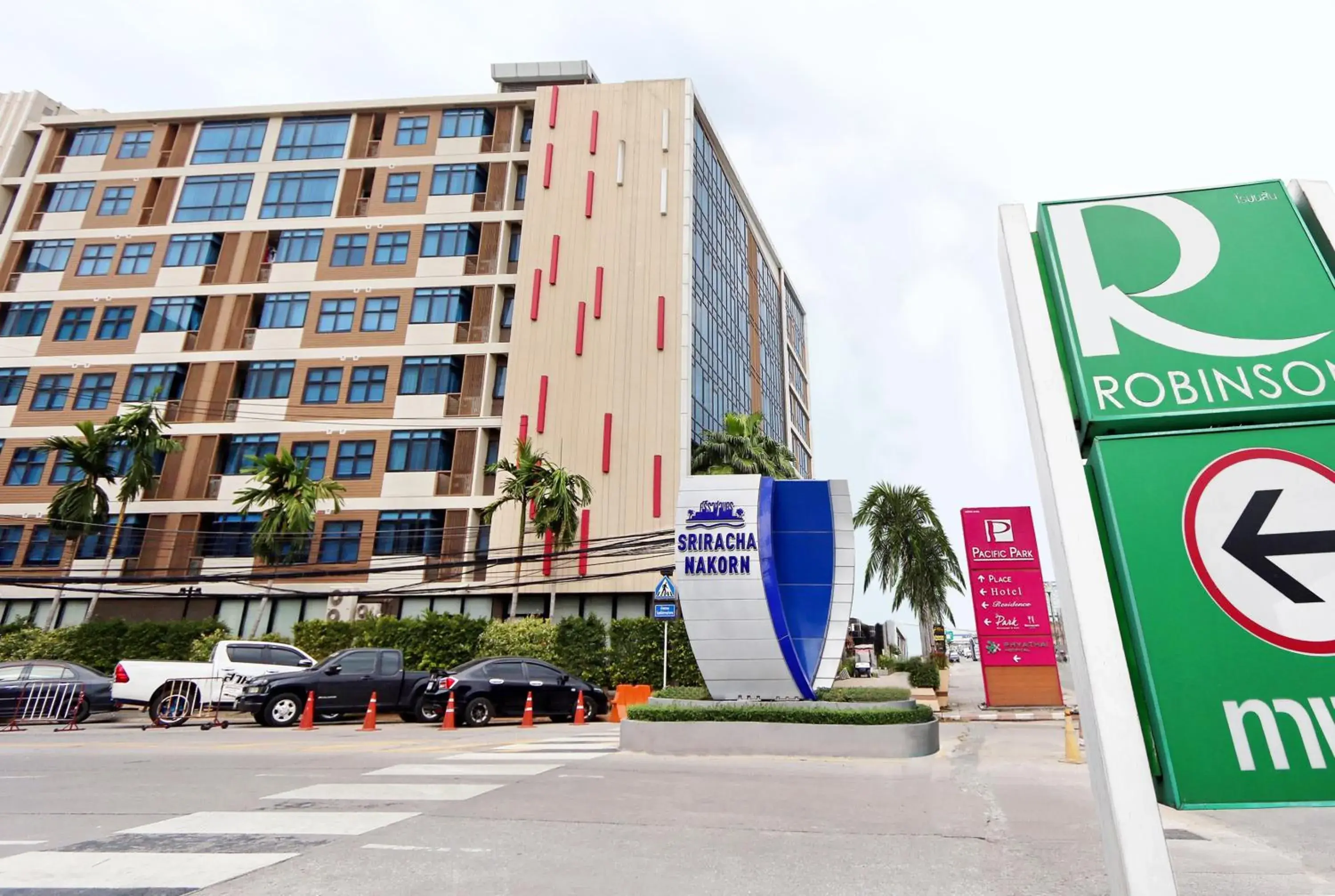 Property building in Pacific Park Hotel Property building in Pacific Park Hotel