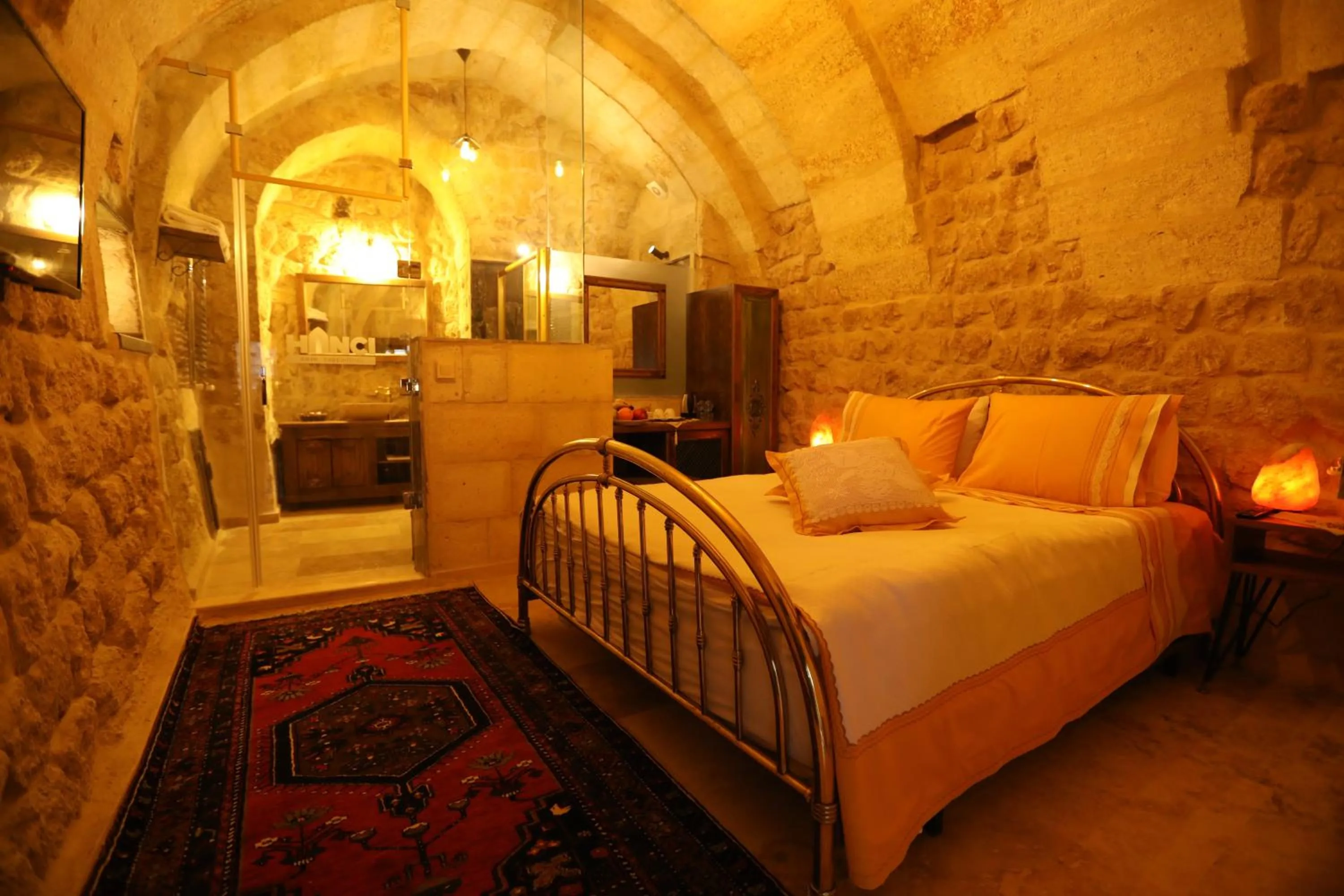 Photo of the whole room, Bed in Hancı Cave Hotel