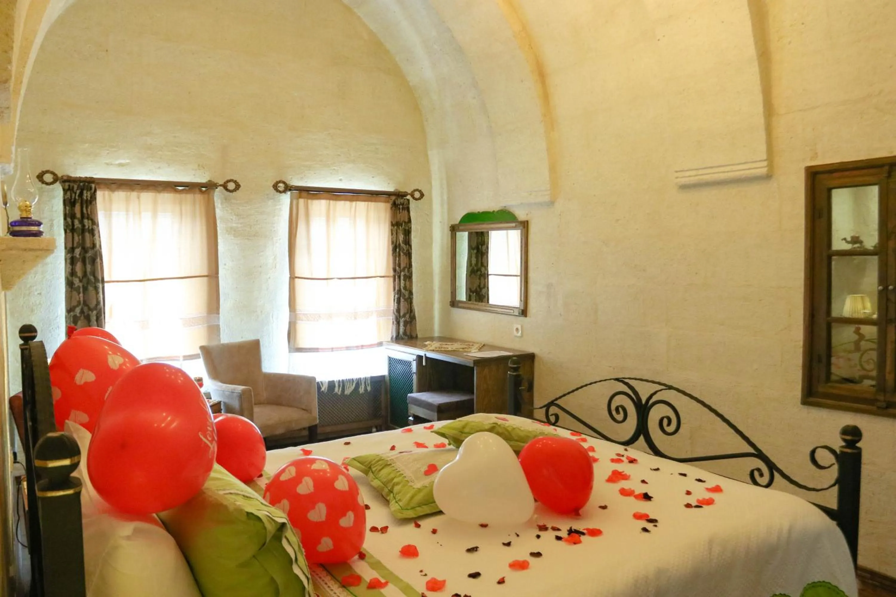 Bed in Hancı Cave Hotel